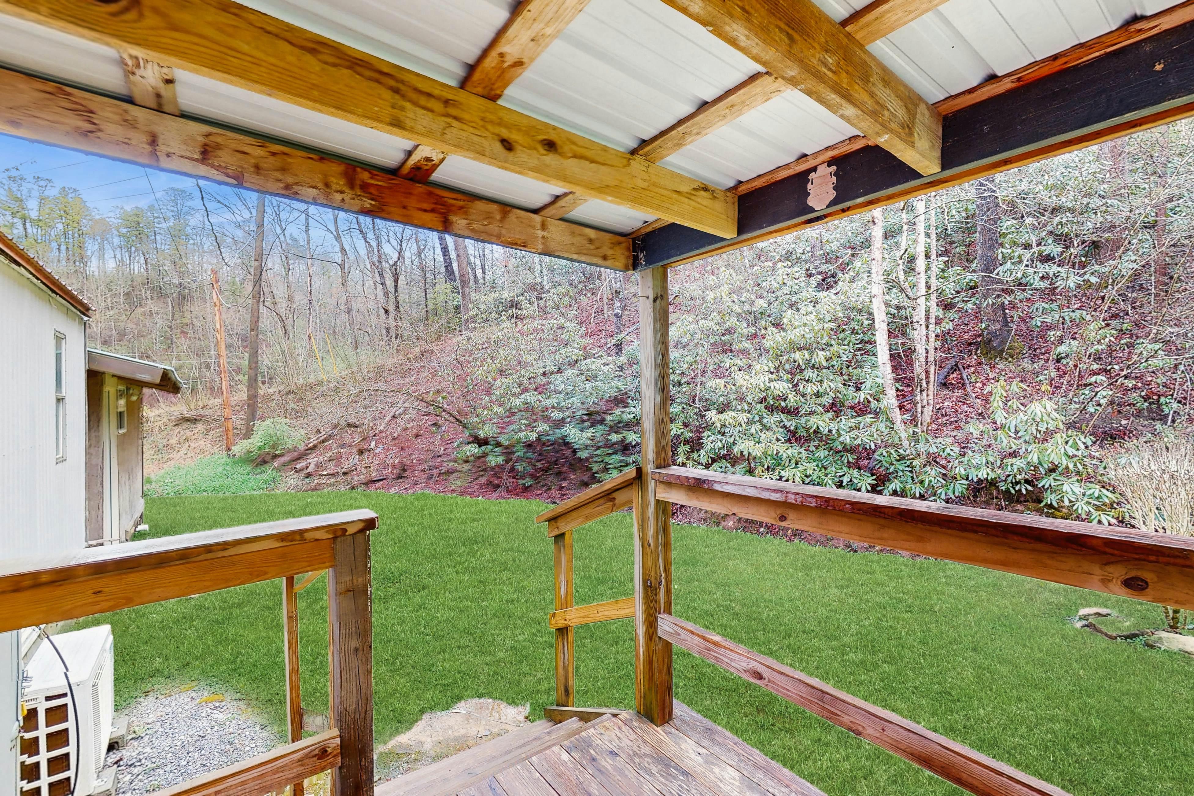 Cozy Country Home W Shaded Porch, Sleeps 7