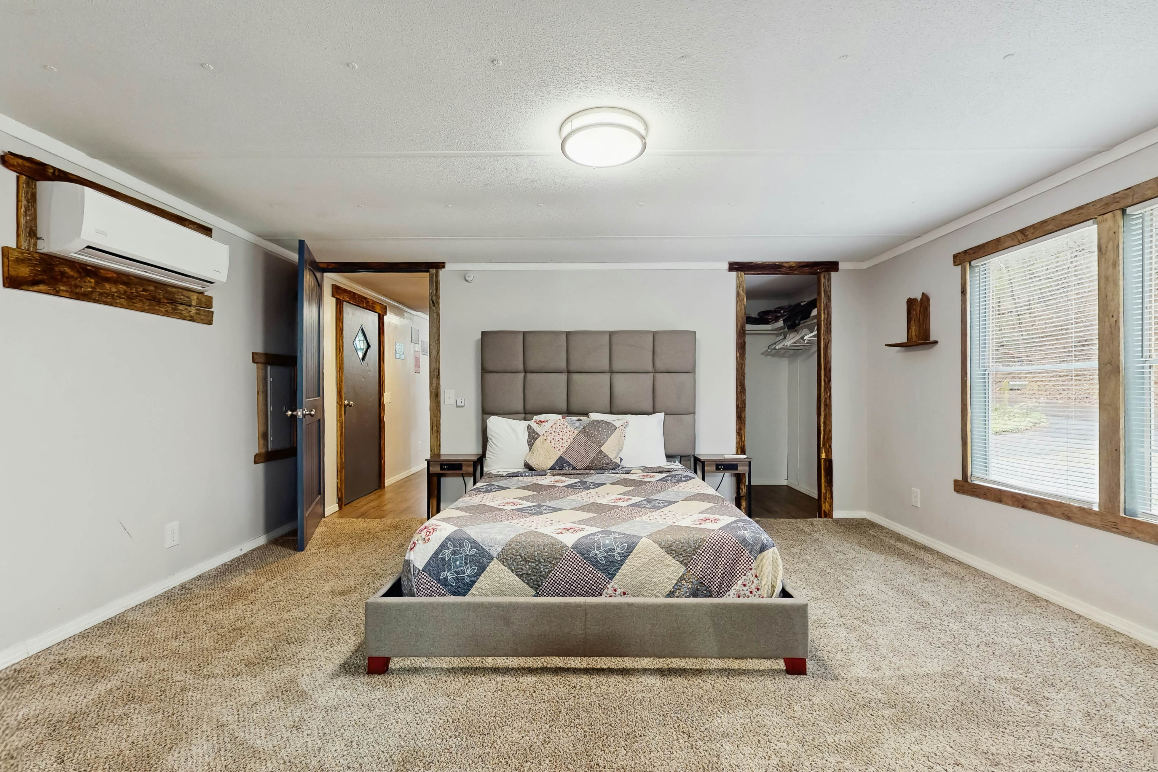 Cozy Country Home W Shaded Porch, Sleeps 7