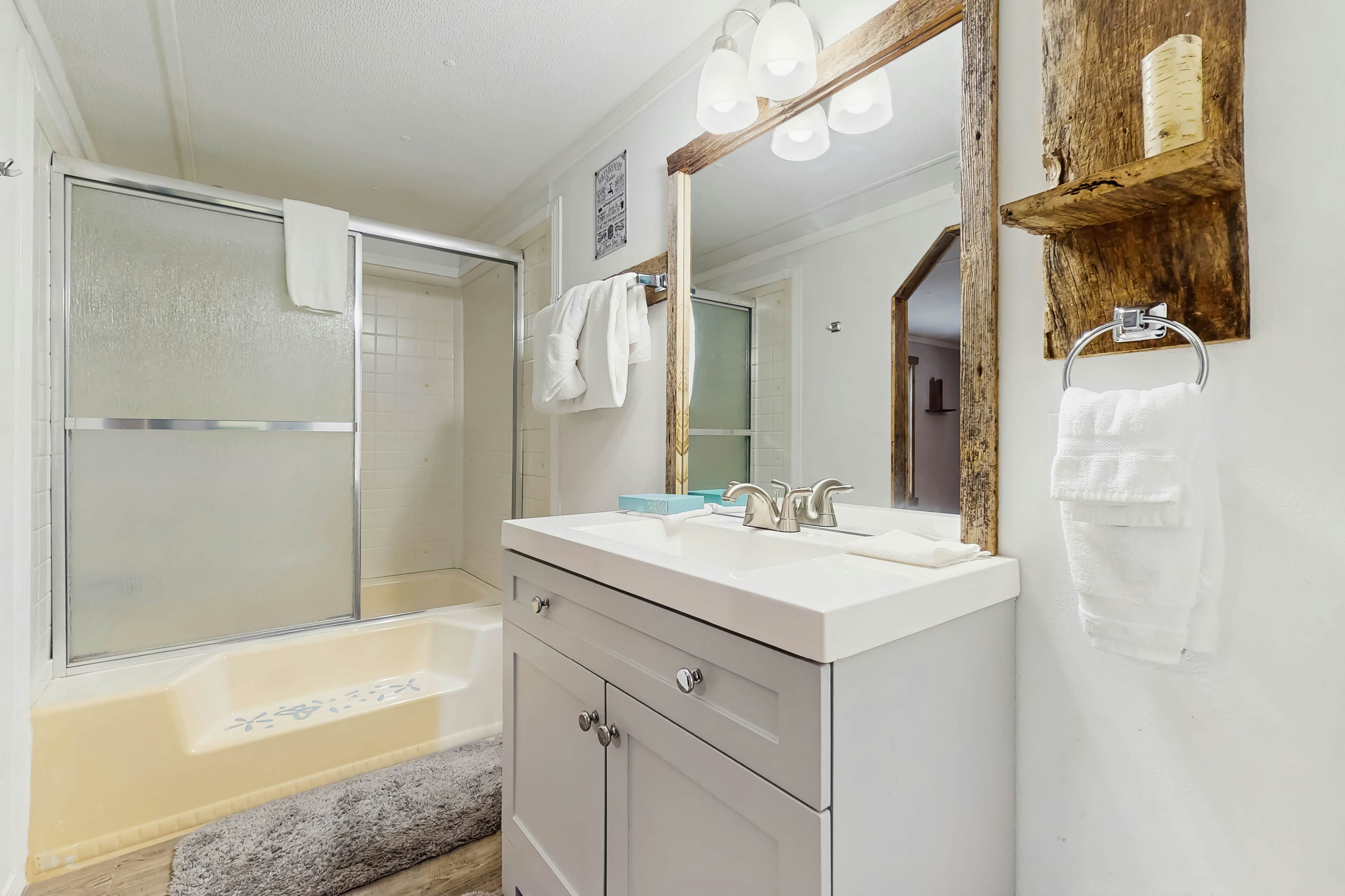 Cozy Country Home W Shaded Porch, Sleeps 7