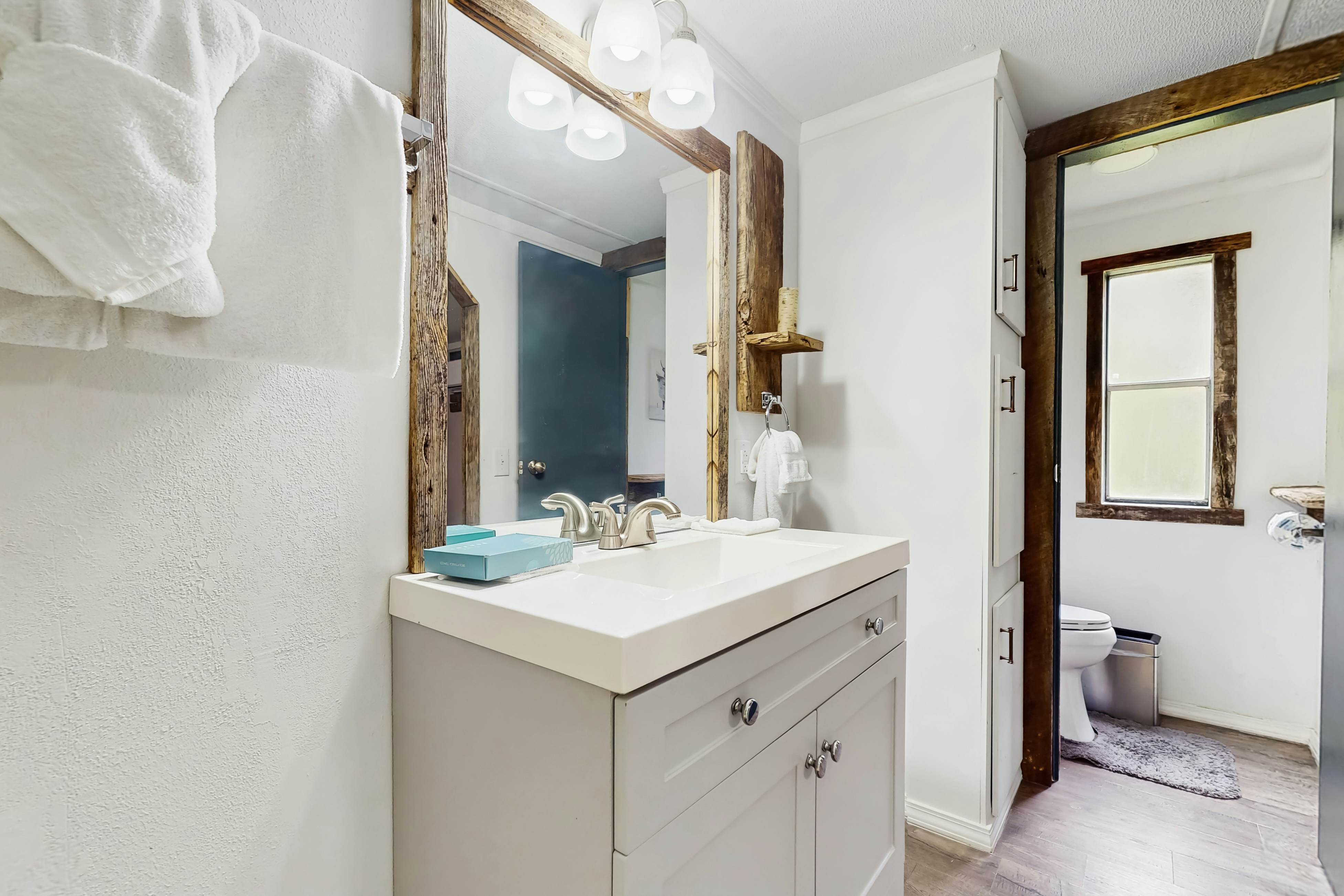 Cozy Country Home W Shaded Porch, Sleeps 7