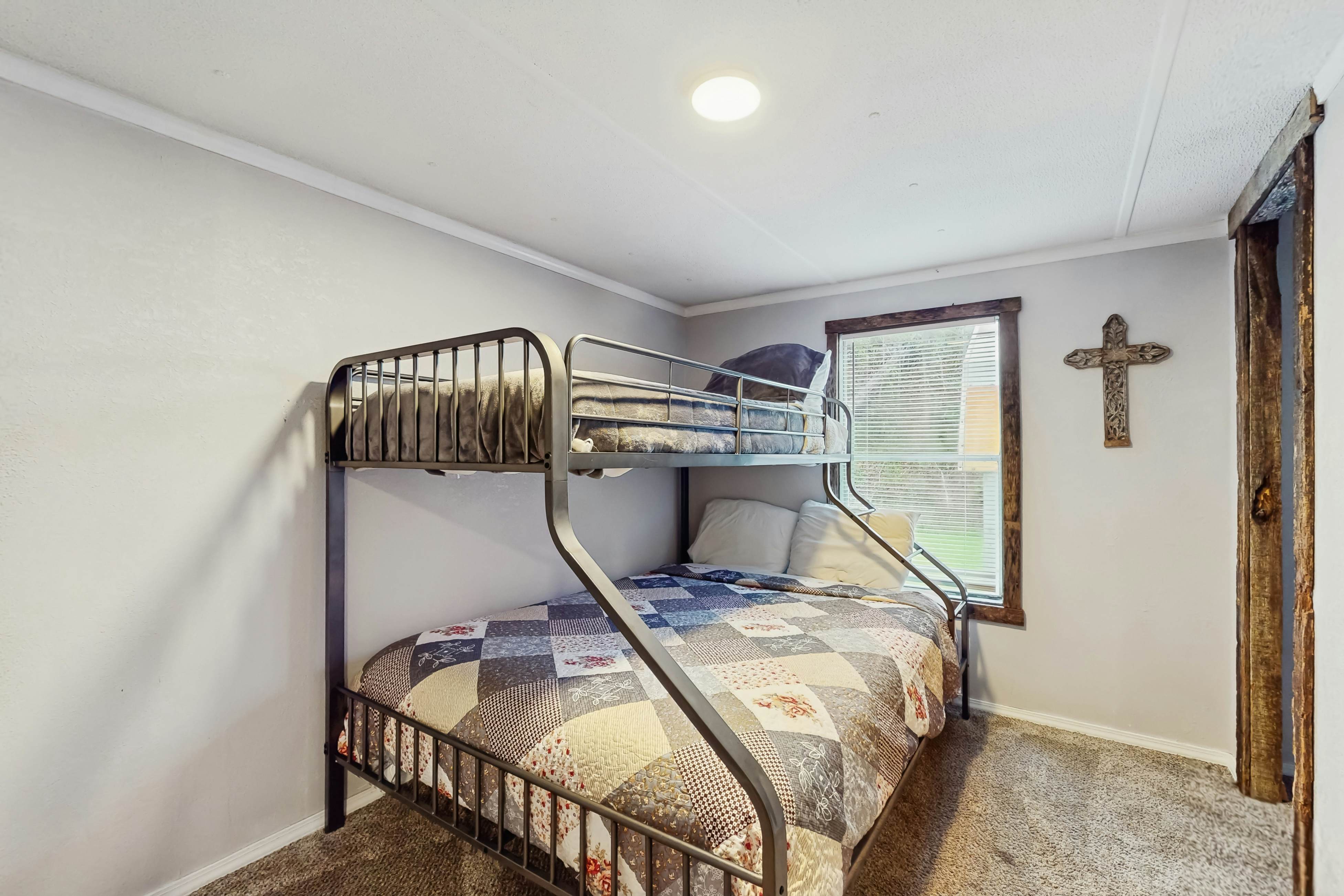 Cozy Country Home W Shaded Porch, Sleeps 7