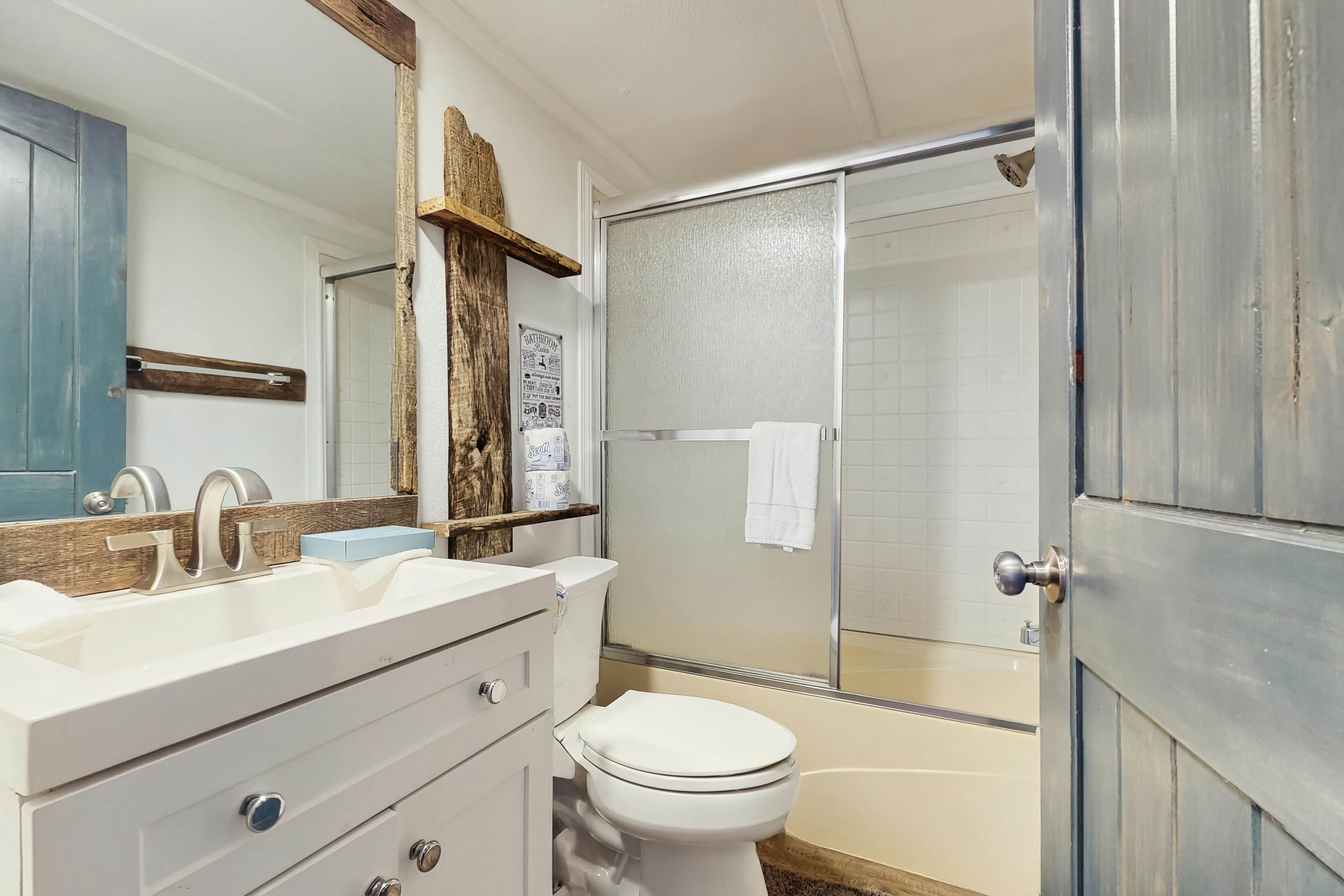 Cozy Country Home W Shaded Porch, Sleeps 7