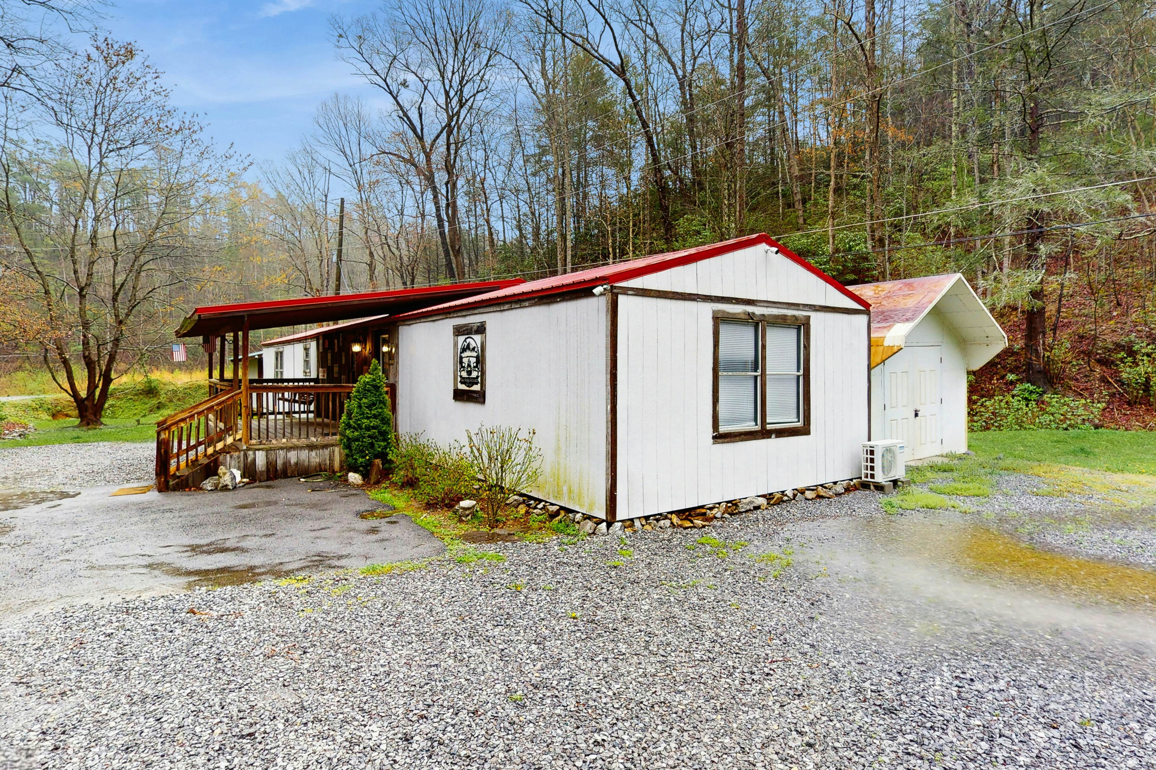 Cozy Country Home W Shaded Porch, Sleeps 7