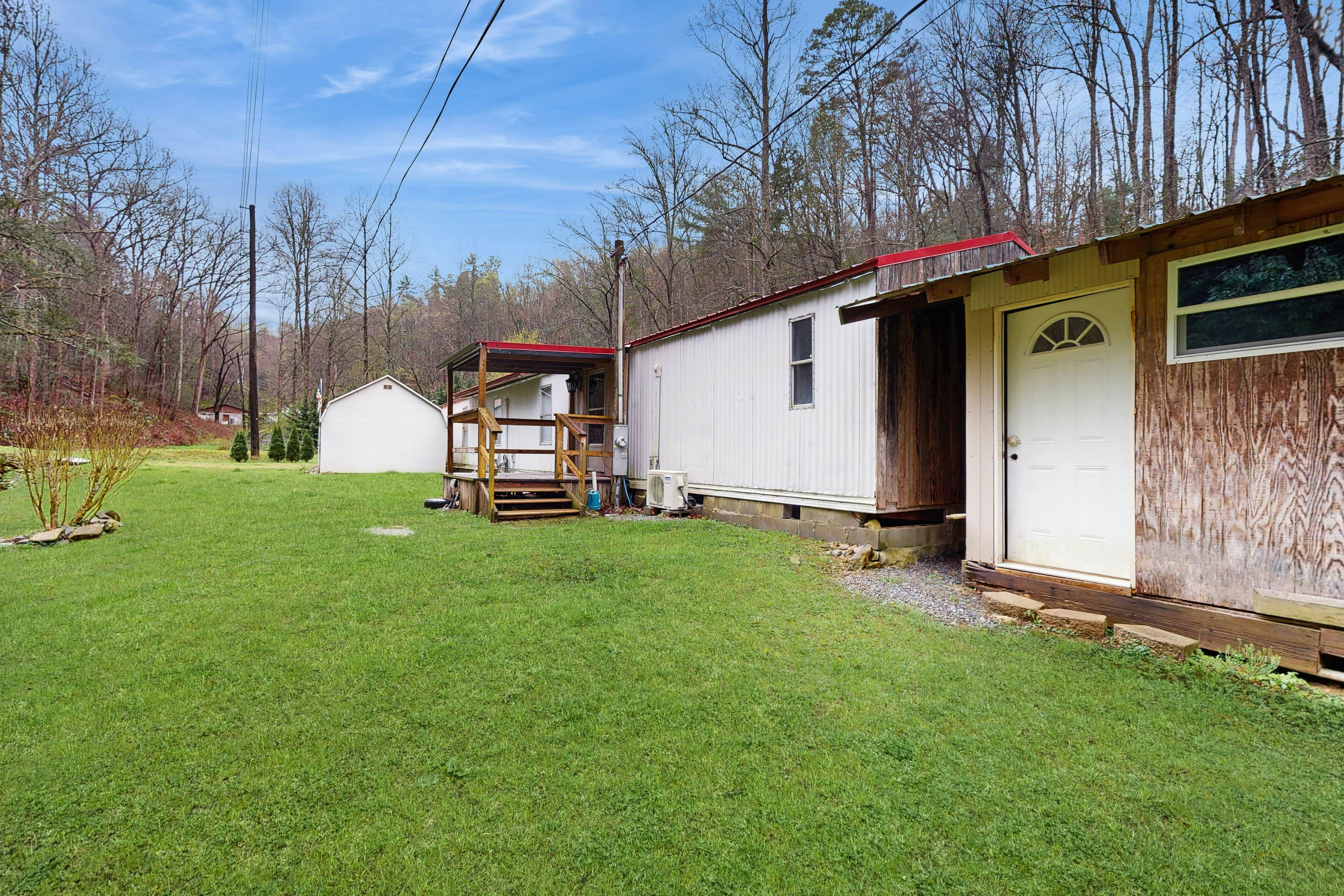 Cozy Country Home W Shaded Porch, Sleeps 7