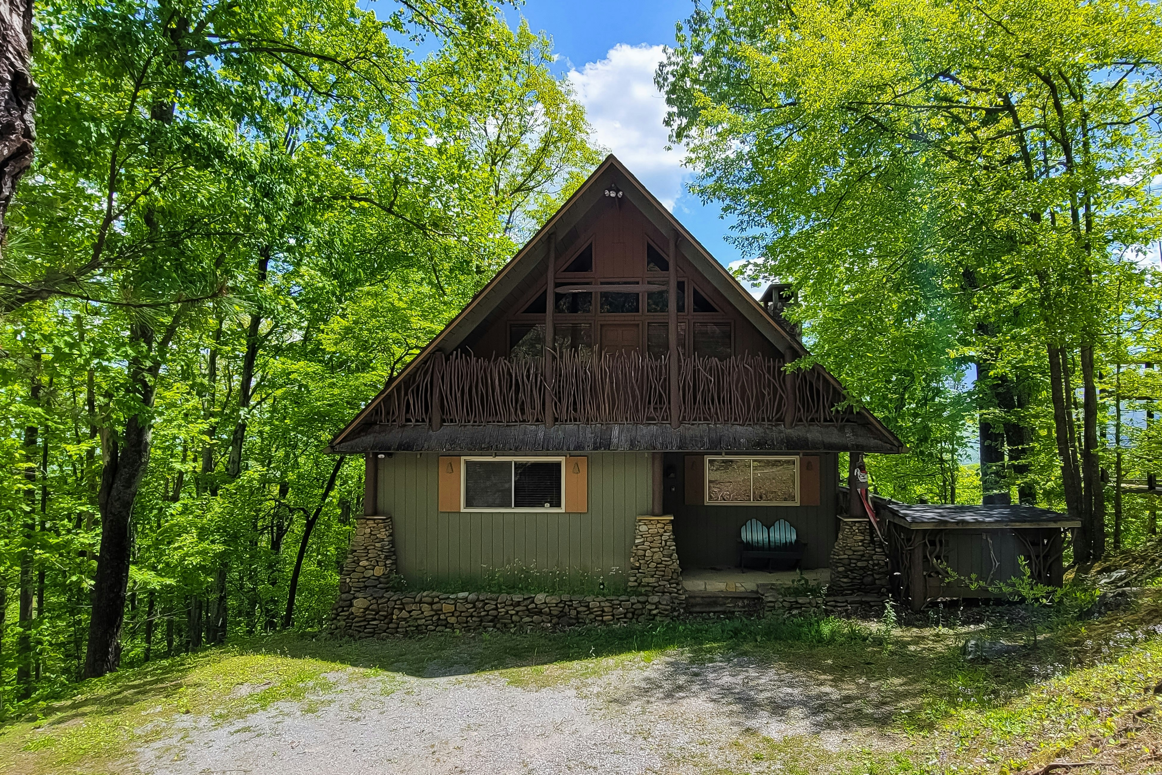 Cozy Cabin W Hot Tub, Sleeps 10・Mtn View・Game Room