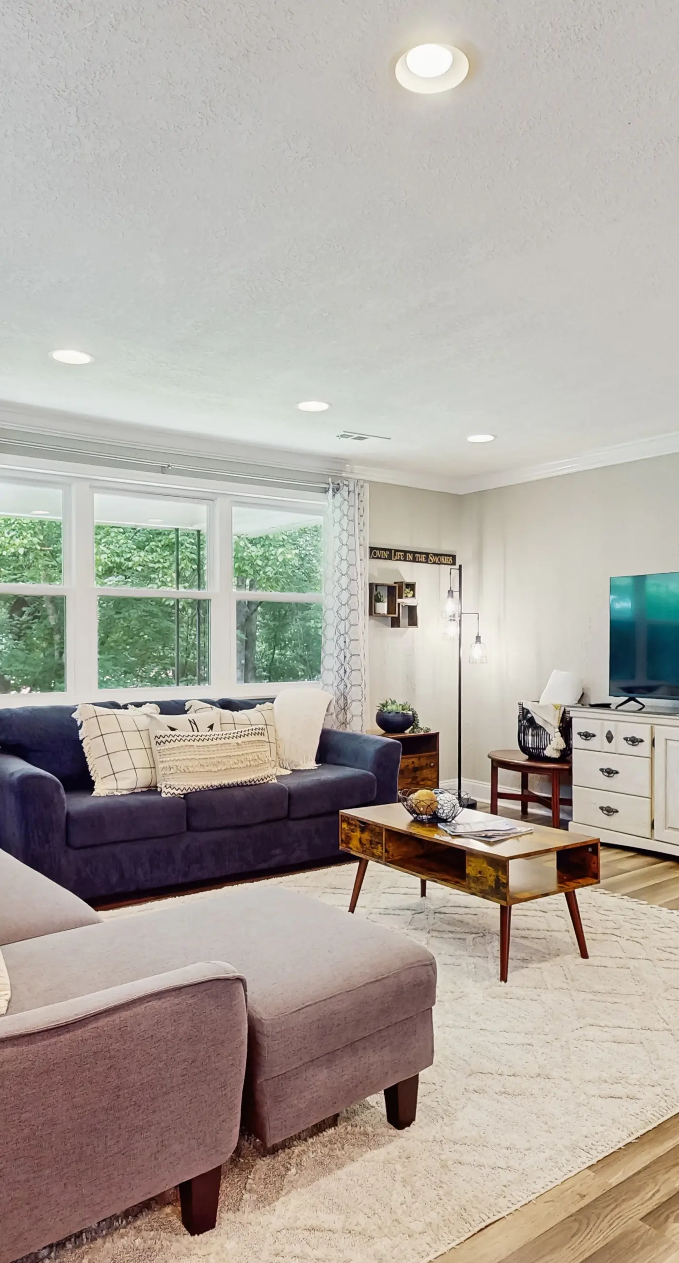 Creekside Retreat Near Gatlinburg's Arts & Crafts