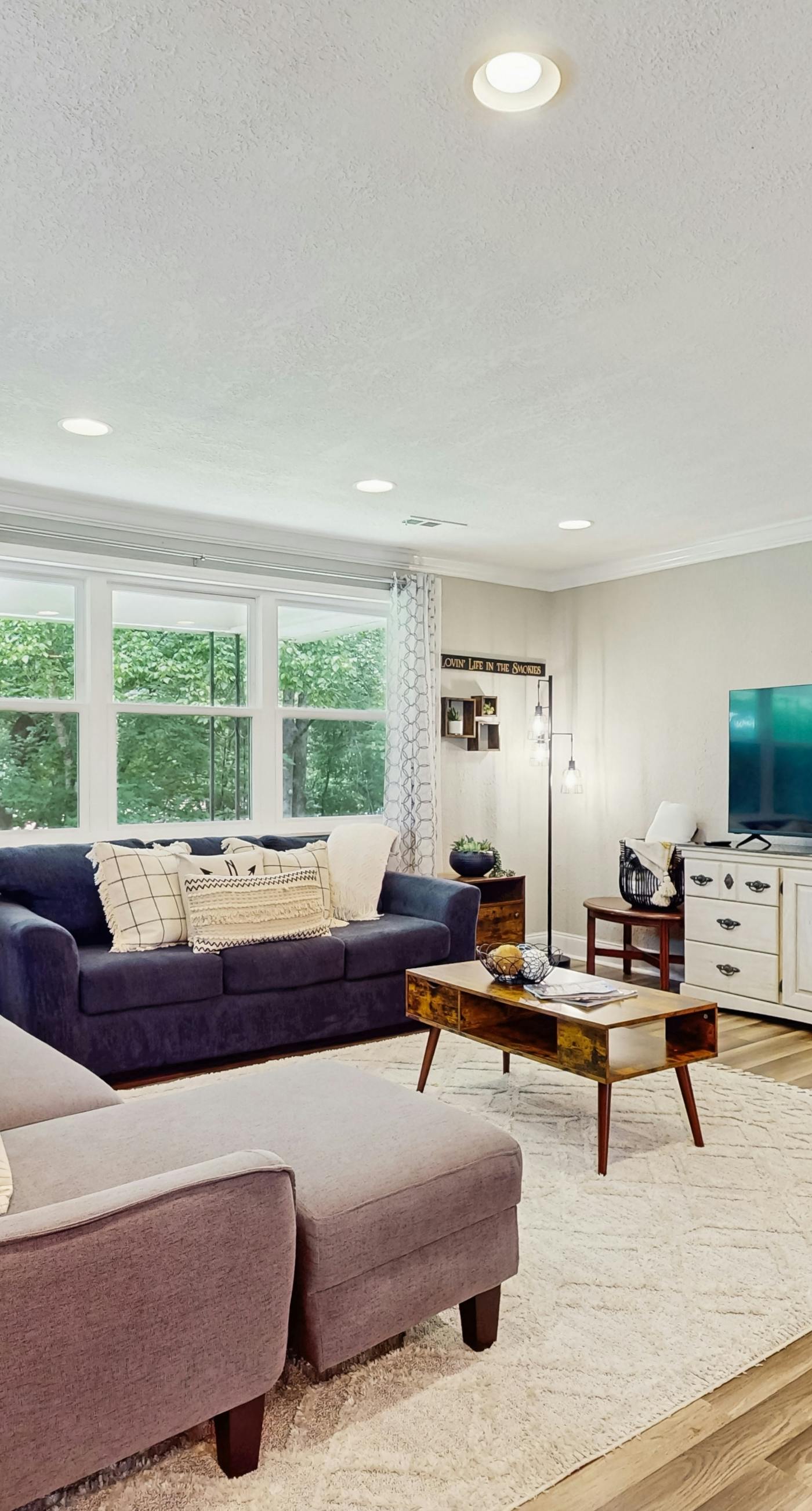 Creekside Retreat Near Gatlinburg's Arts & Crafts