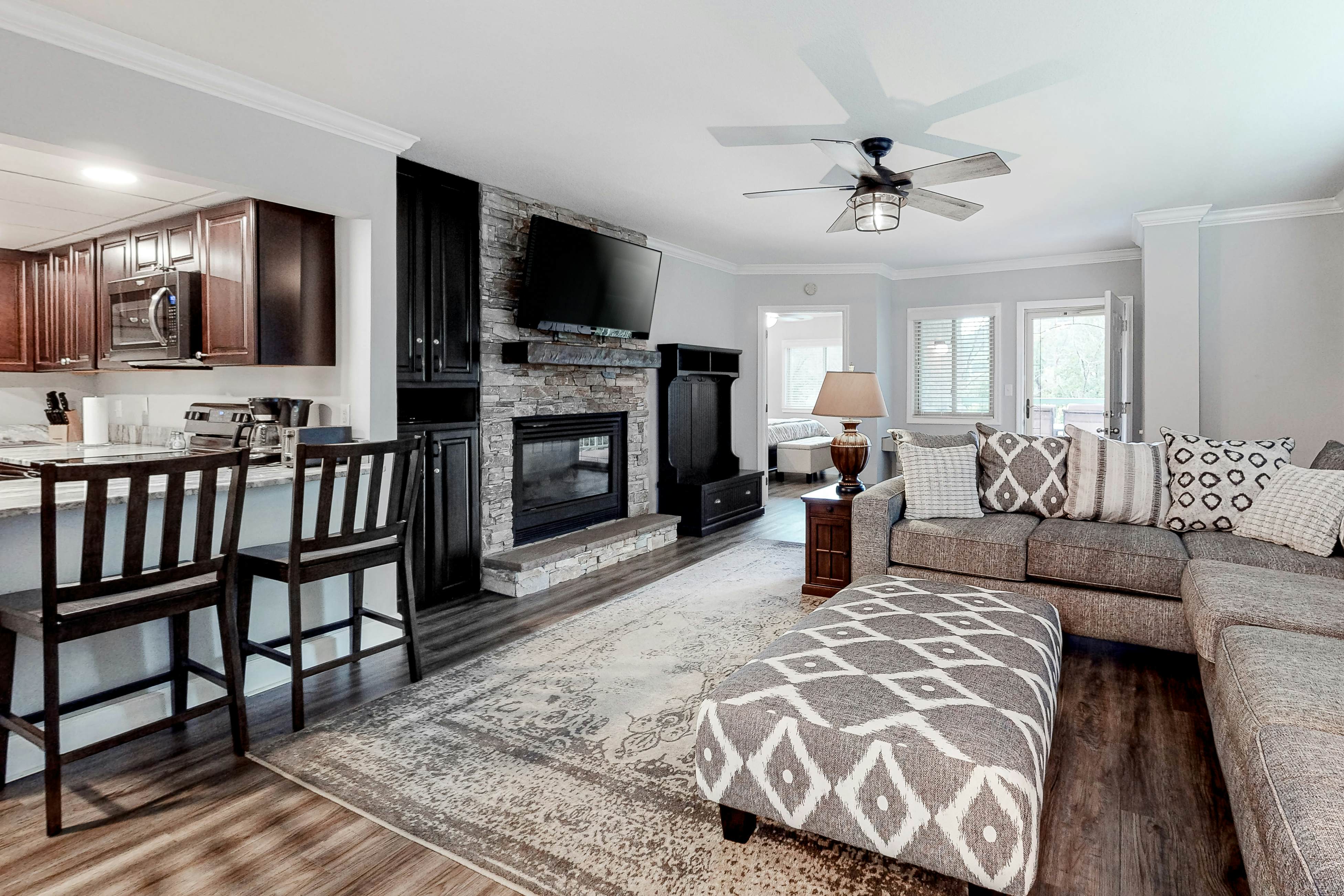 Newly Remodeled Downtown Riverfront Condo W/ Free Attraction Tickets