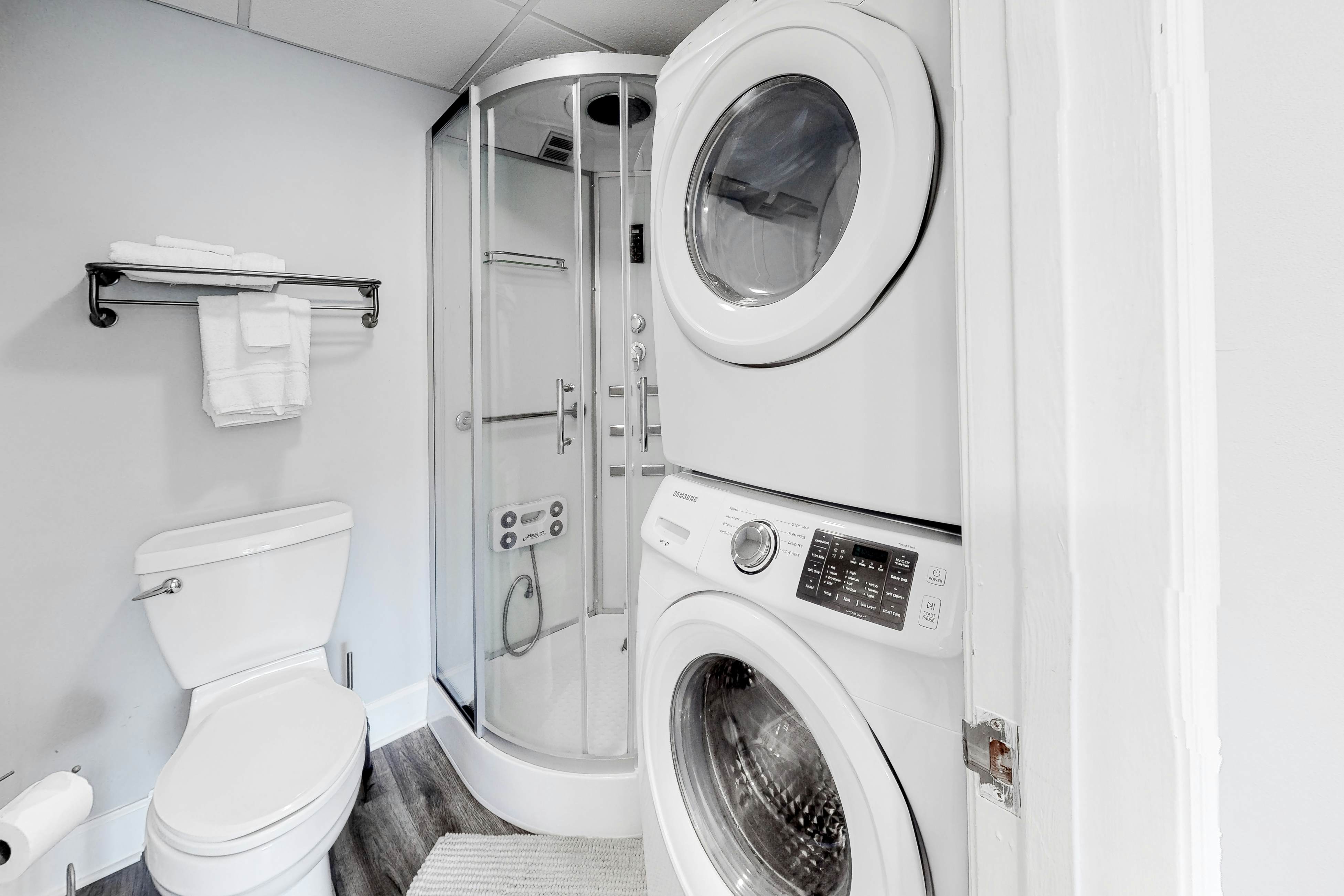 Newly Remodeled Downtown Riverfront Condo W/ Free Attraction Tickets