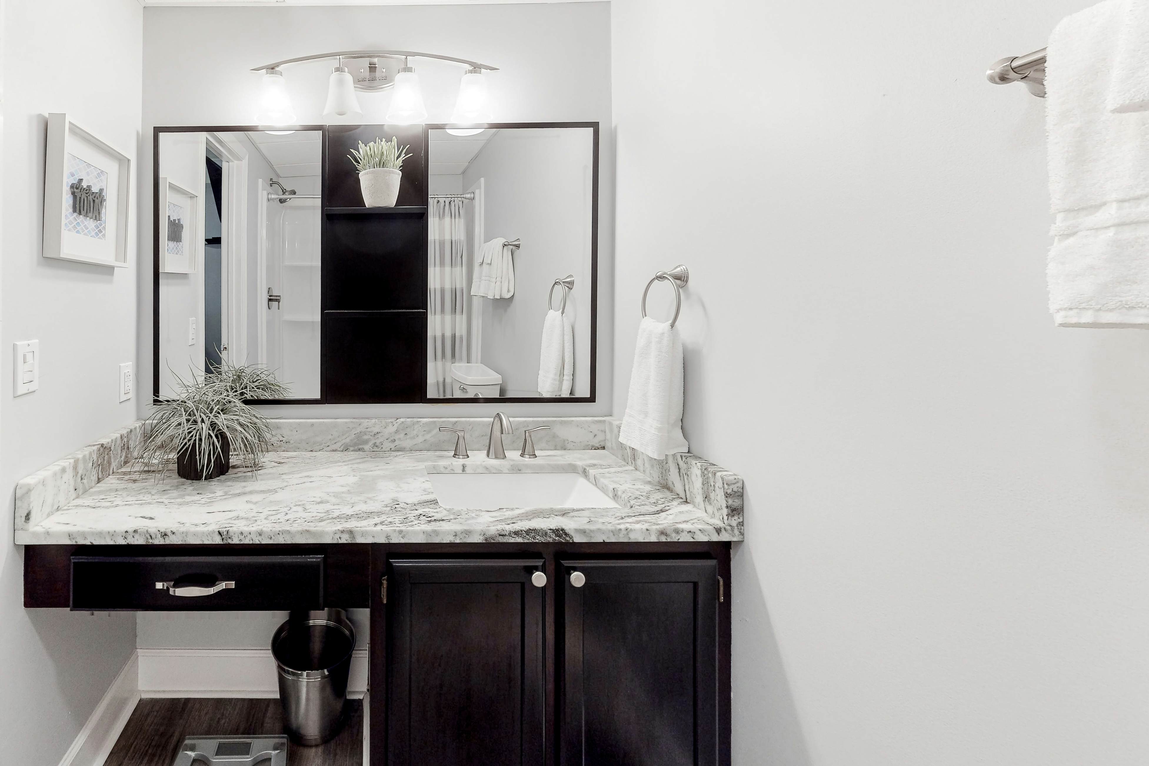 Newly Remodeled Downtown Riverfront Condo W/ Free Attraction Tickets