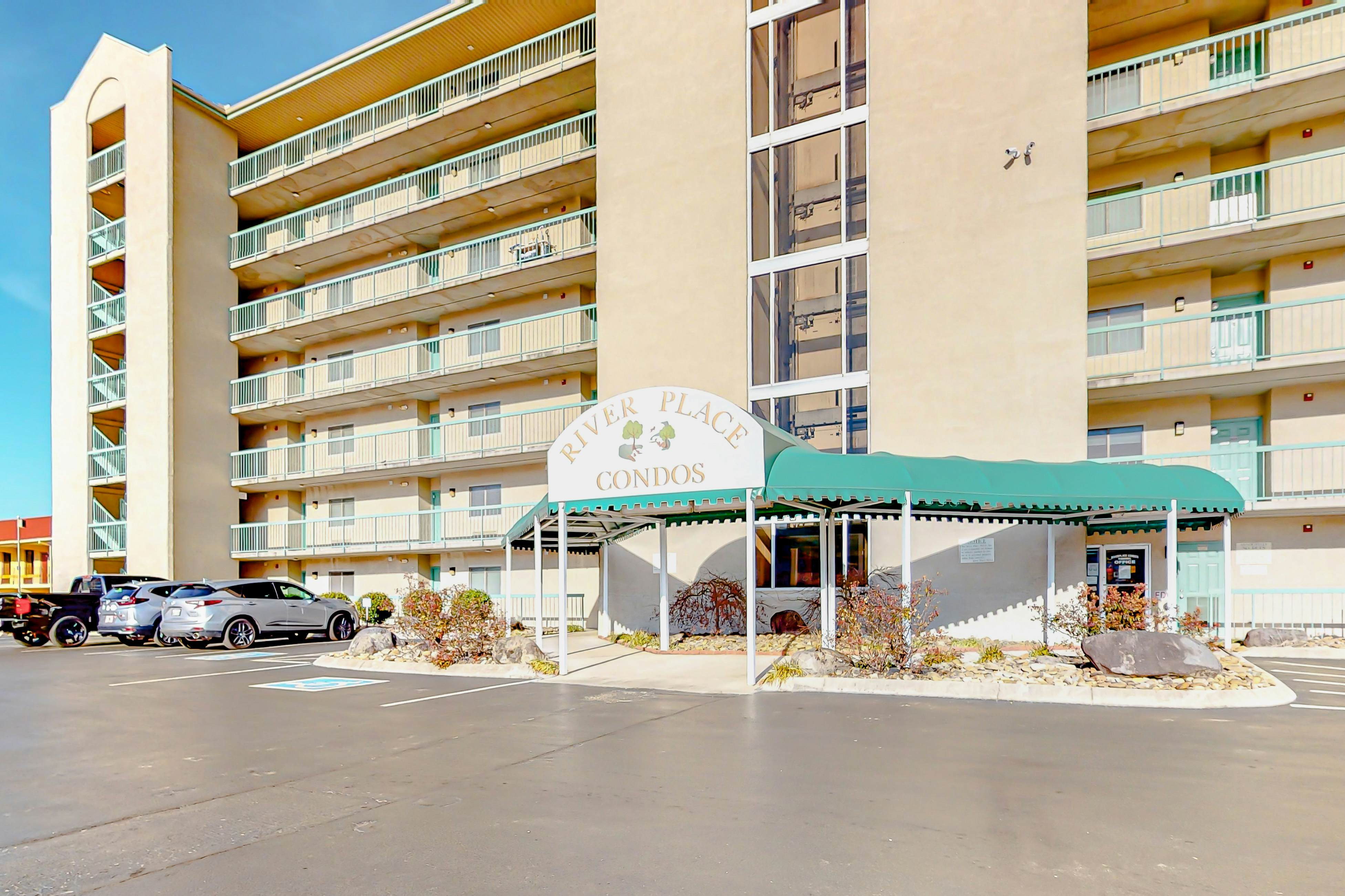 Newly Remodeled Downtown Riverfront Condo W/ Free Attraction Tickets