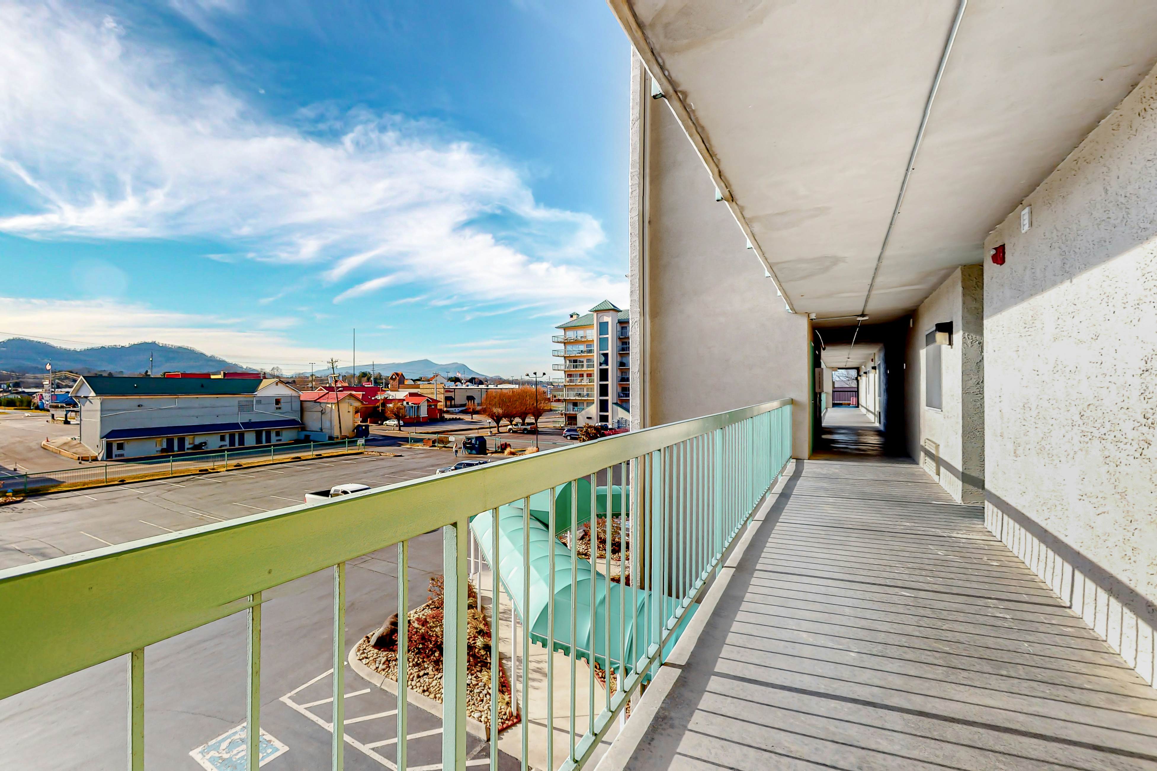 Newly Remodeled Downtown Riverfront Condo W/ Free Attraction Tickets
