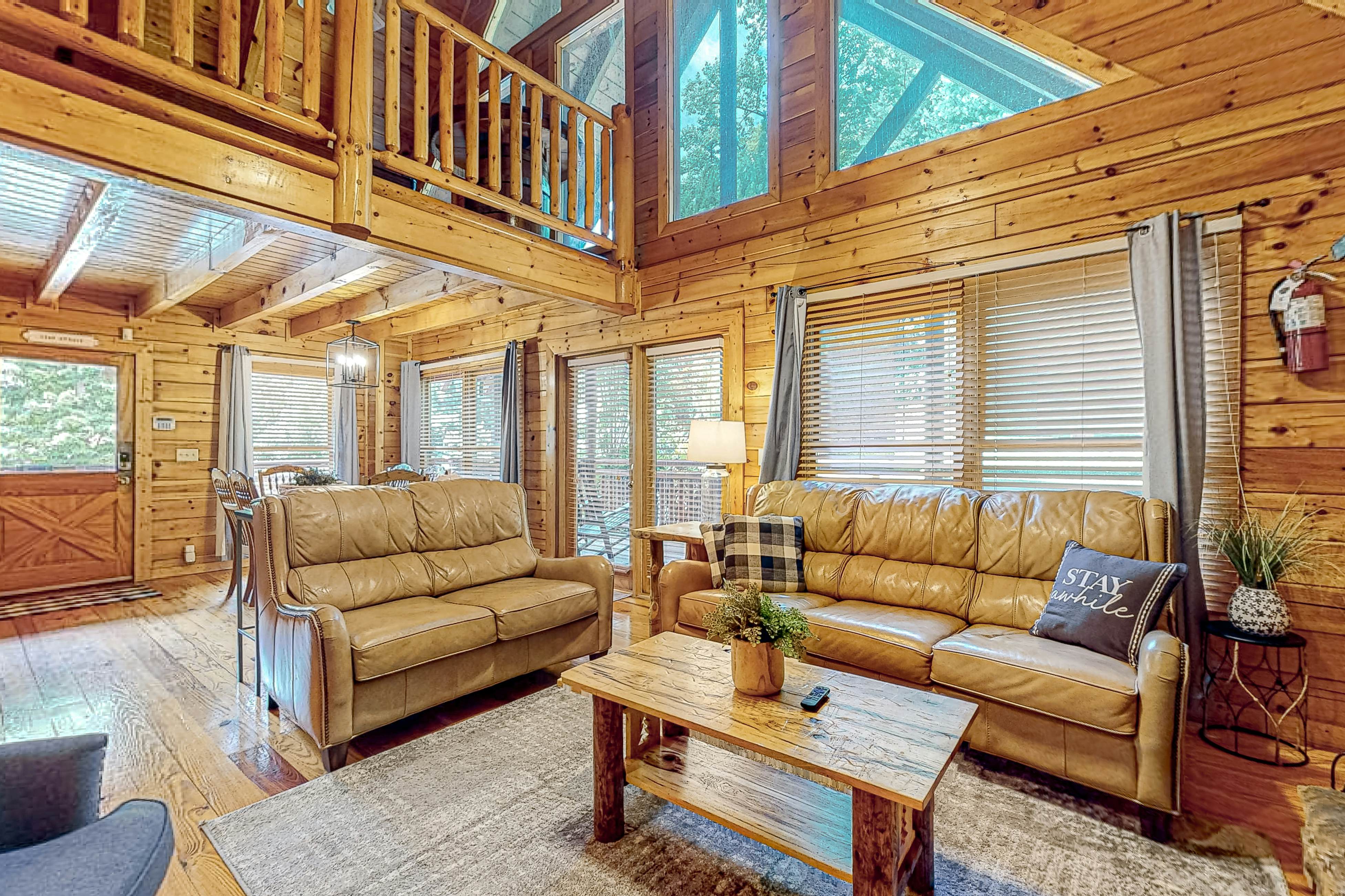 Fox Valley Lodge | Home in Pigeon Forge with hot tub & Free Attraction Tickets