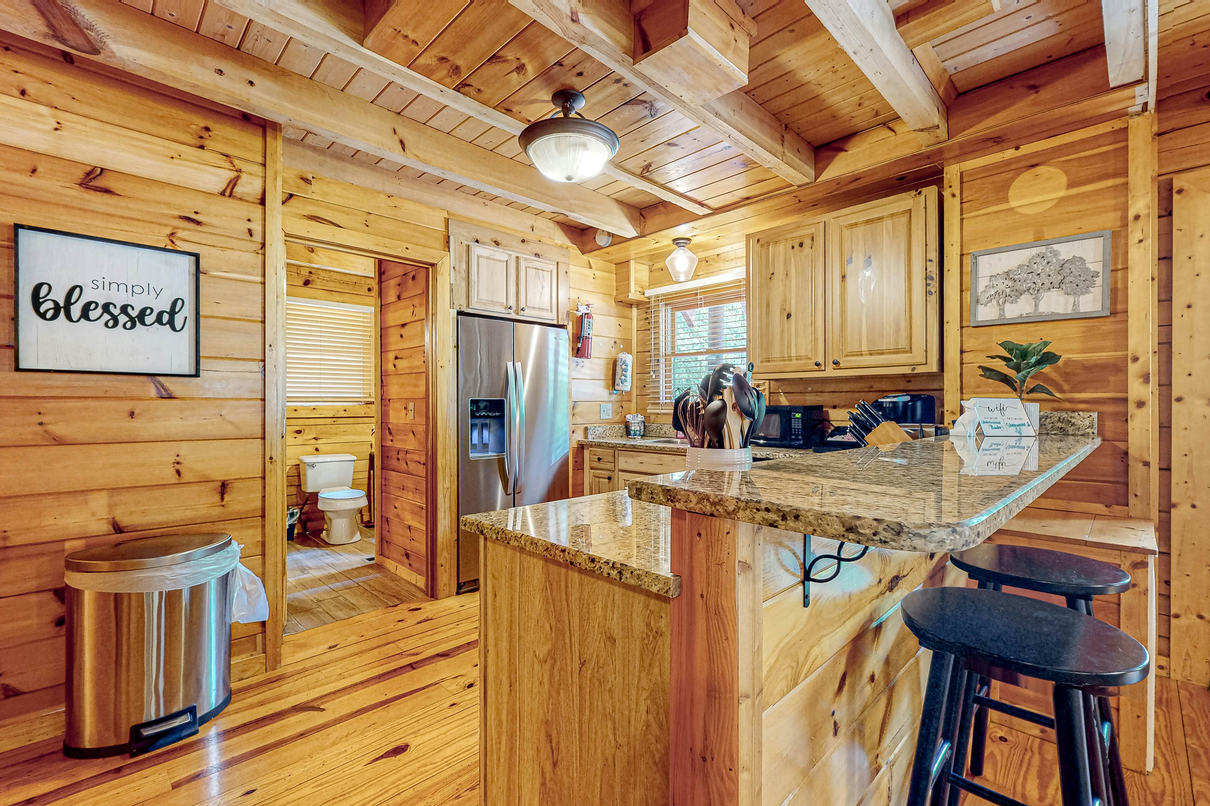 Fox Valley Lodge | Home in Pigeon Forge with hot tub & Free Attraction Tickets