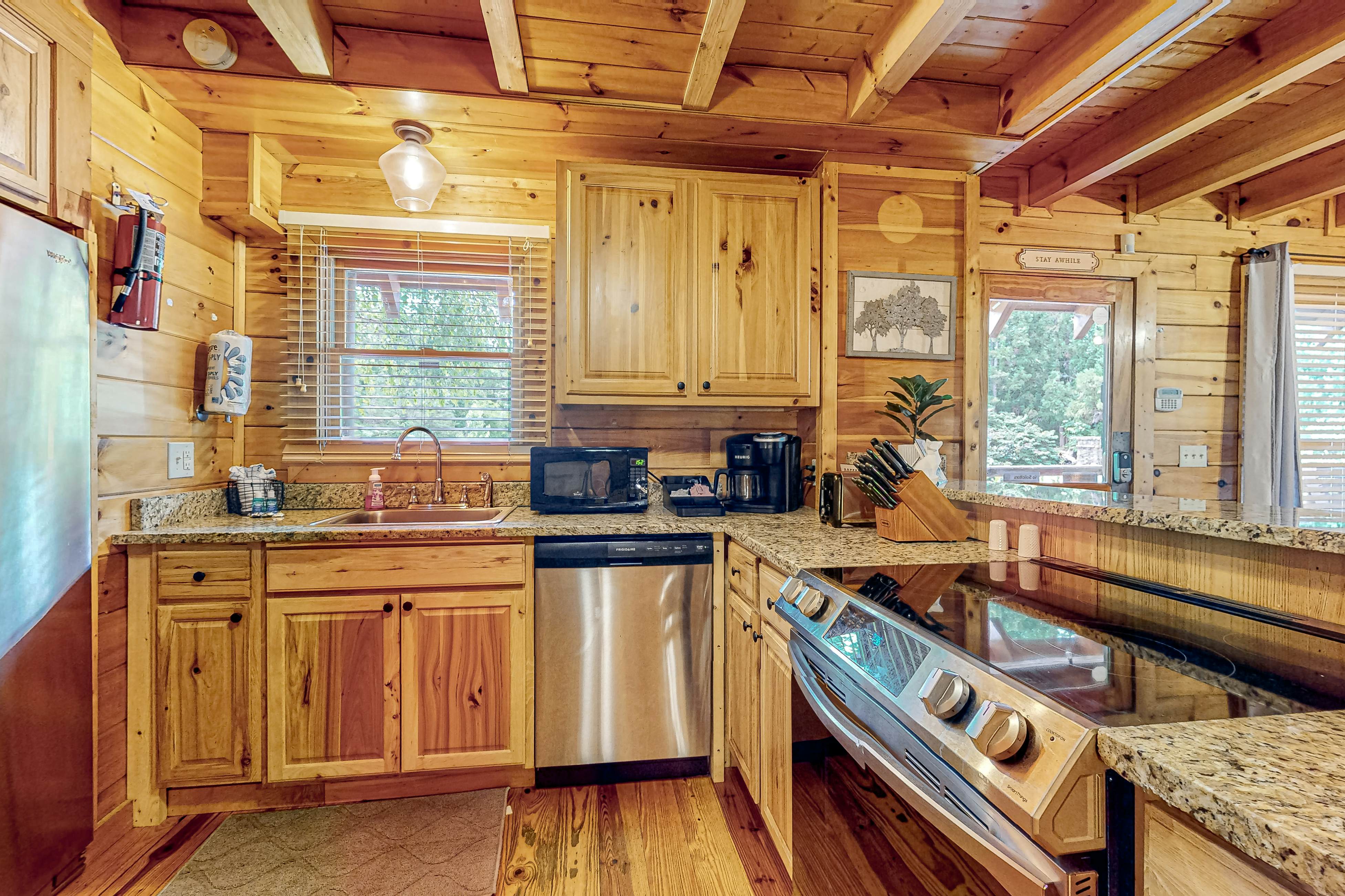 Fox Valley Lodge | Home in Pigeon Forge with hot tub & Free Attraction Tickets