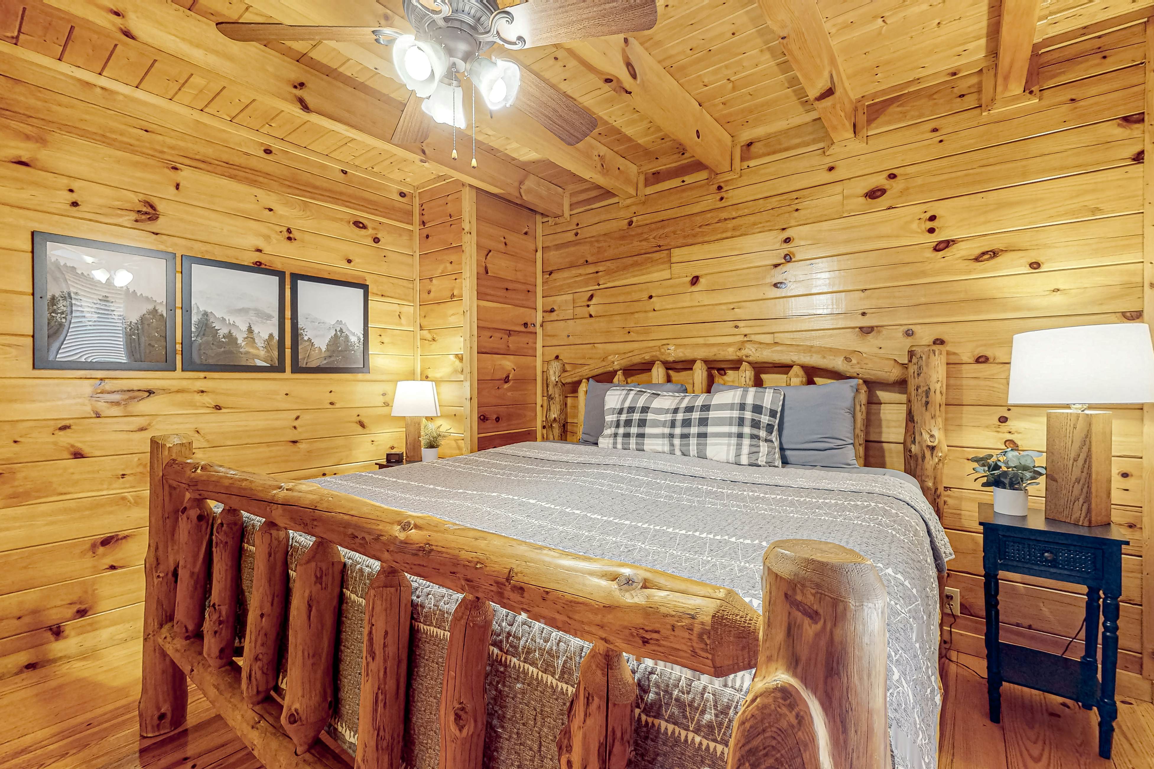 Fox Valley Lodge | Home in Pigeon Forge with hot tub & Free Attraction Tickets