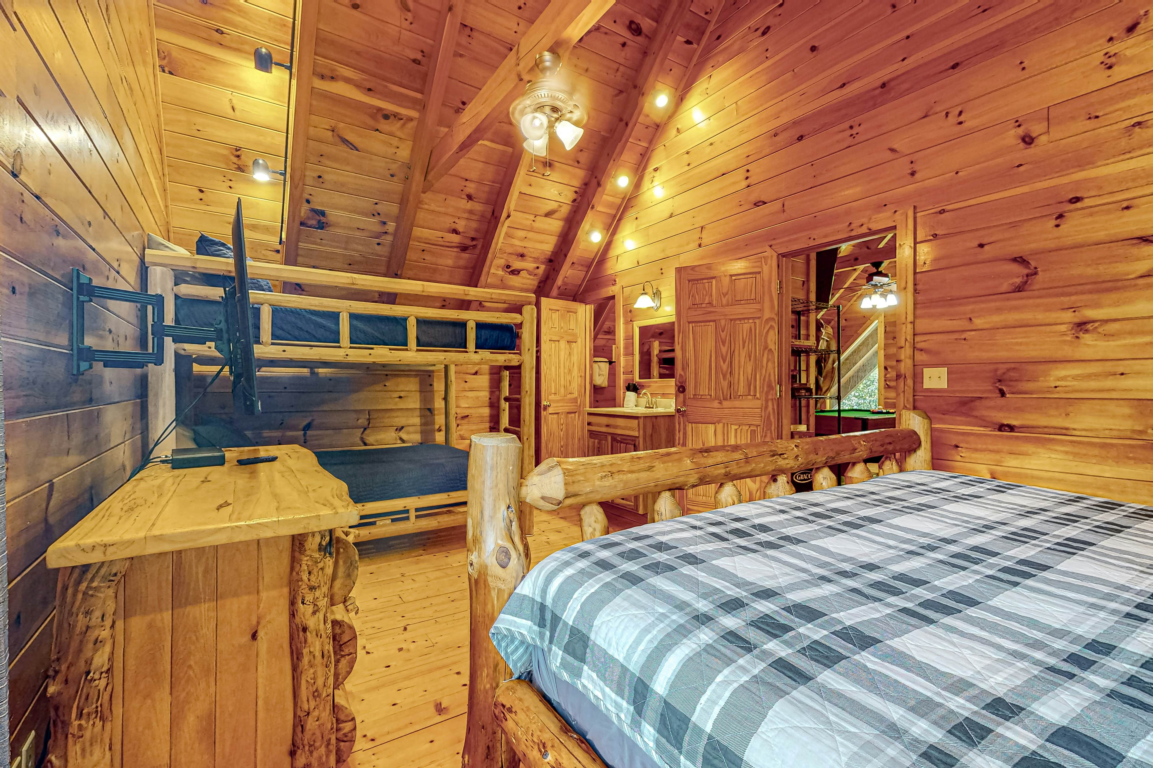 Fox Valley Lodge | Home in Pigeon Forge with hot tub & Free Attraction Tickets