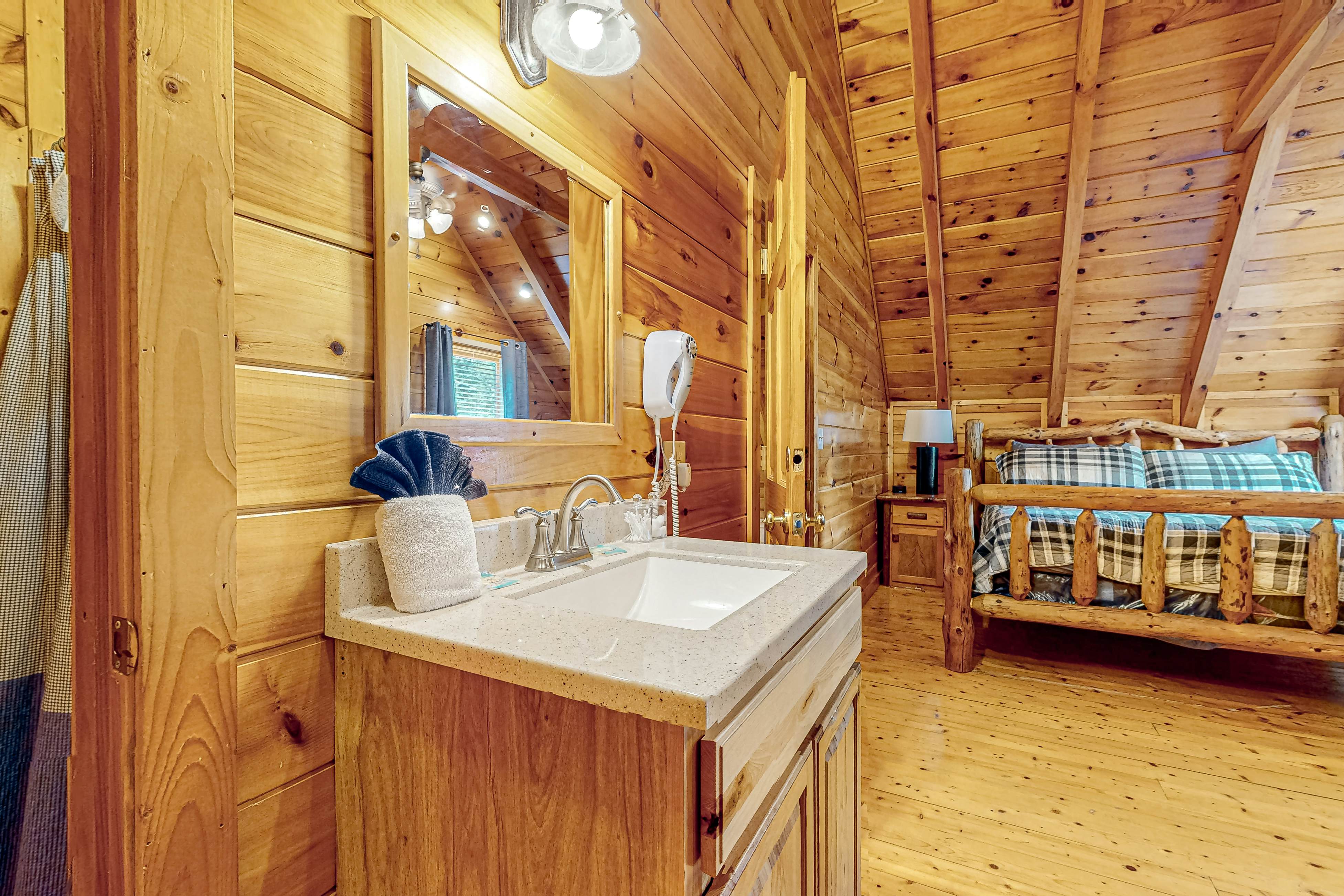 Fox Valley Lodge | Home in Pigeon Forge with hot tub & Free Attraction Tickets