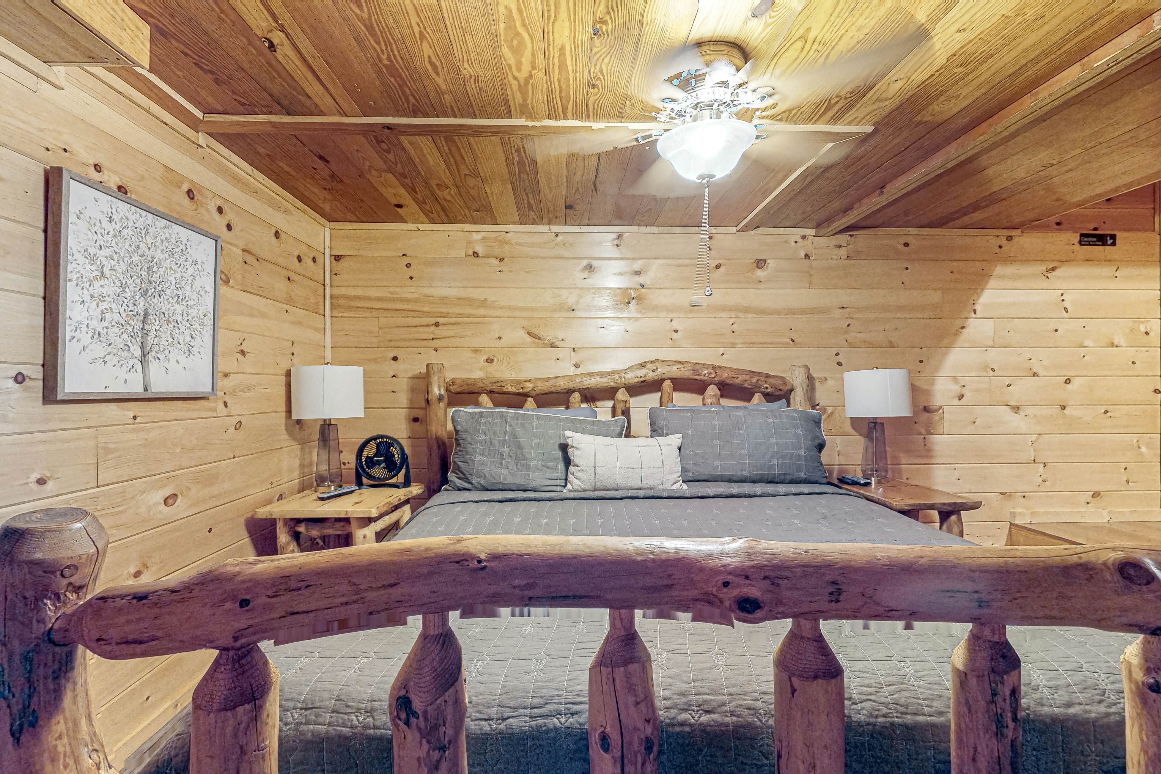 Fox Valley Lodge | Home in Pigeon Forge with hot tub & Free Attraction Tickets