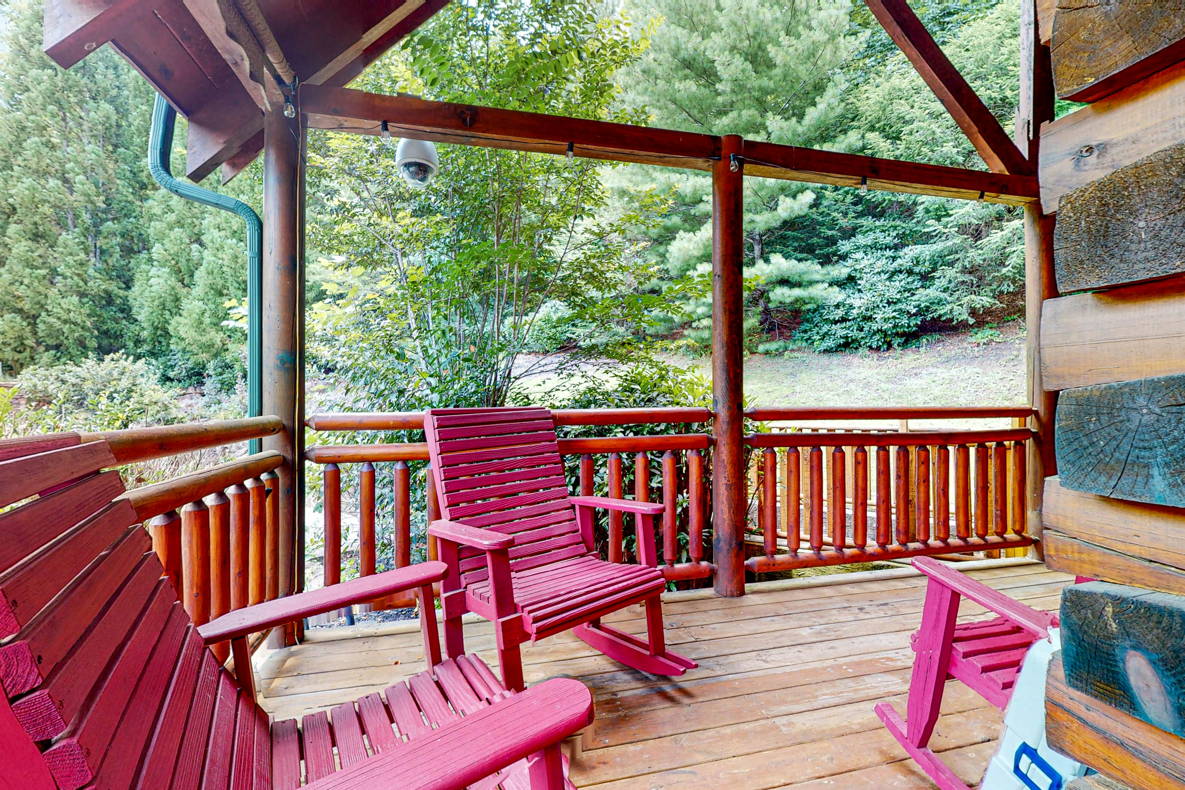 Fox Valley Lodge | Home in Pigeon Forge with hot tub & Free Attraction Tickets