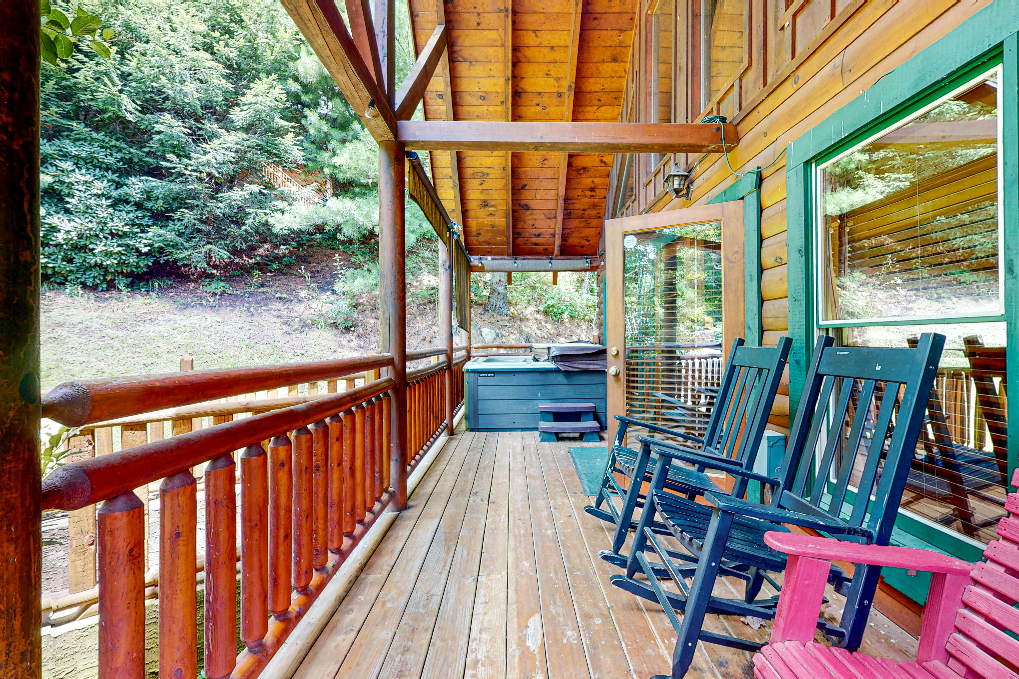 Fox Valley Lodge | Home in Pigeon Forge with hot tub & Free Attraction Tickets