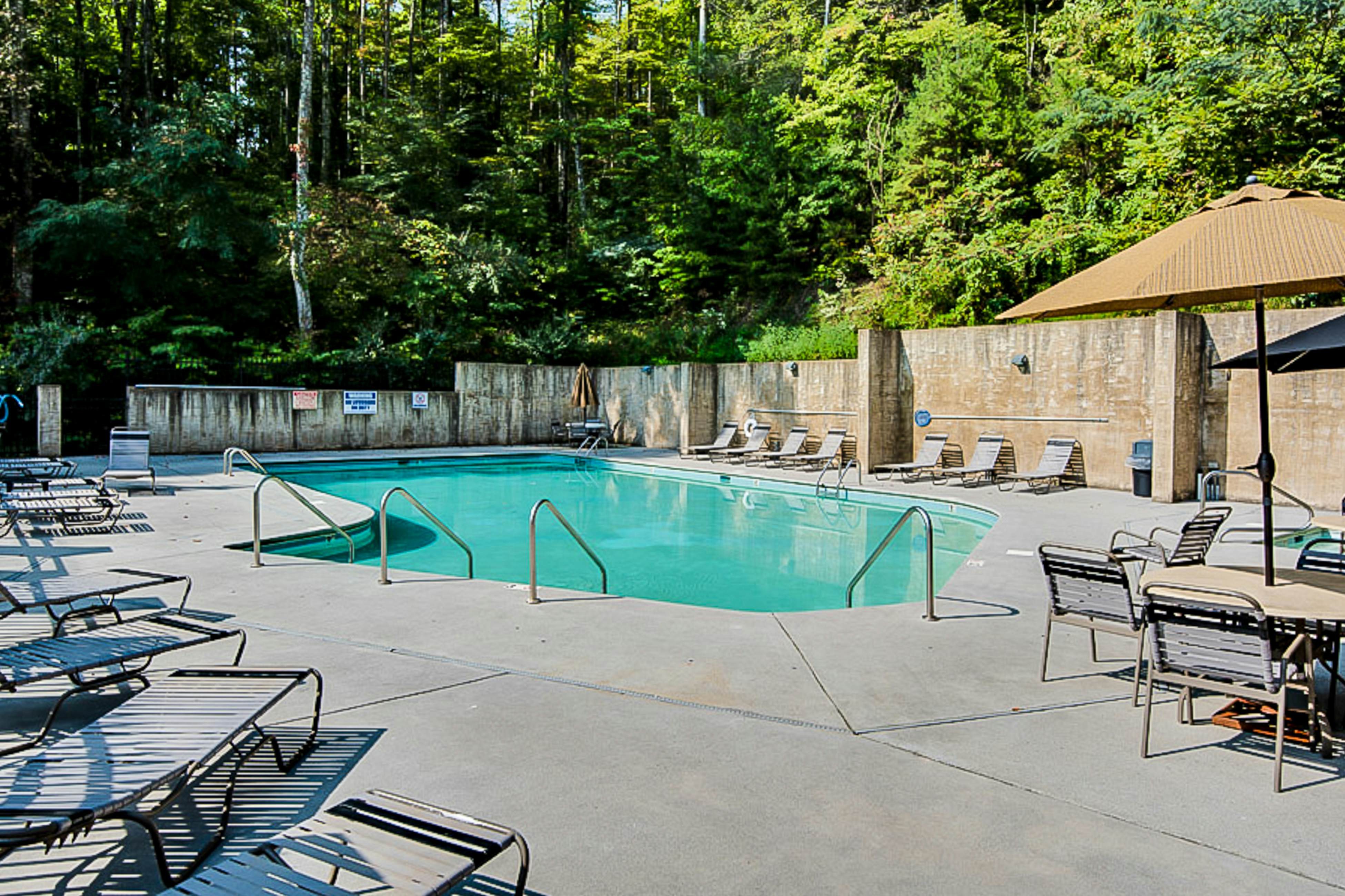 Fox Valley Lodge | Home in Pigeon Forge with hot tub & Free Attraction Tickets