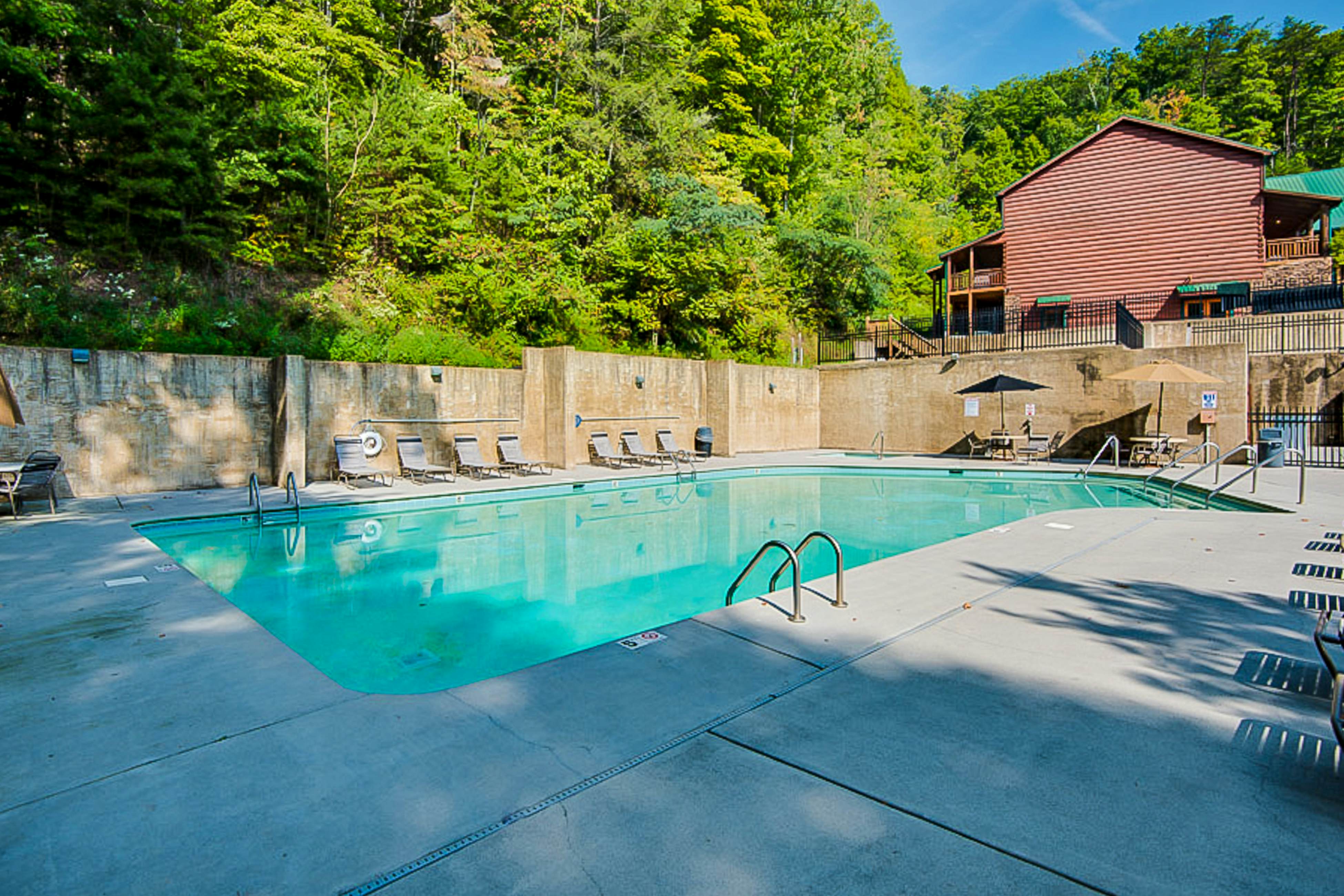 Fox Valley Lodge | Home in Pigeon Forge with hot tub & Free Attraction Tickets