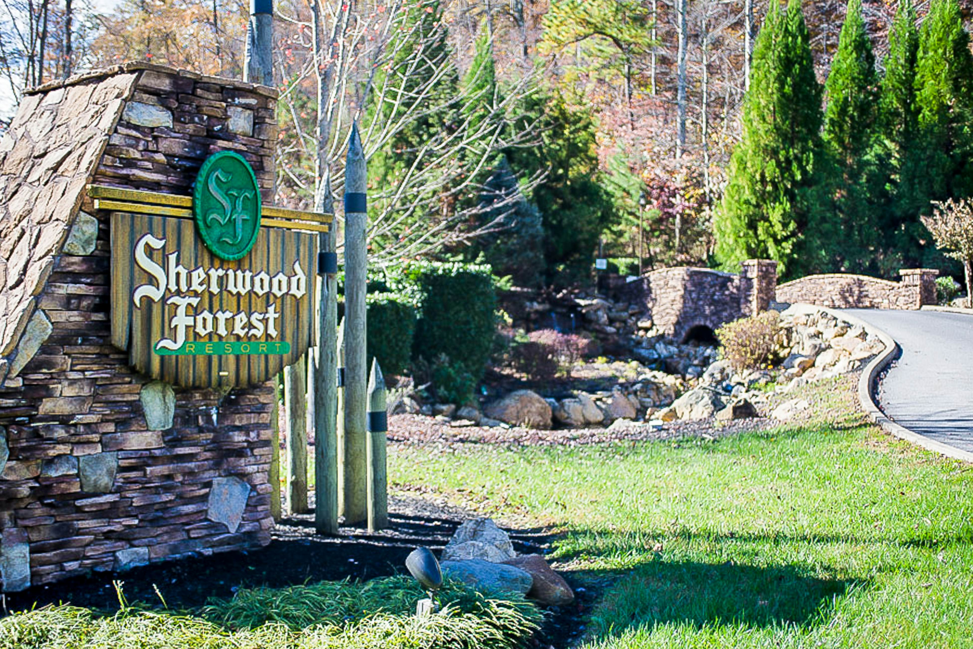 Fox Valley Lodge | Home in Pigeon Forge with hot tub & Free Attraction Tickets