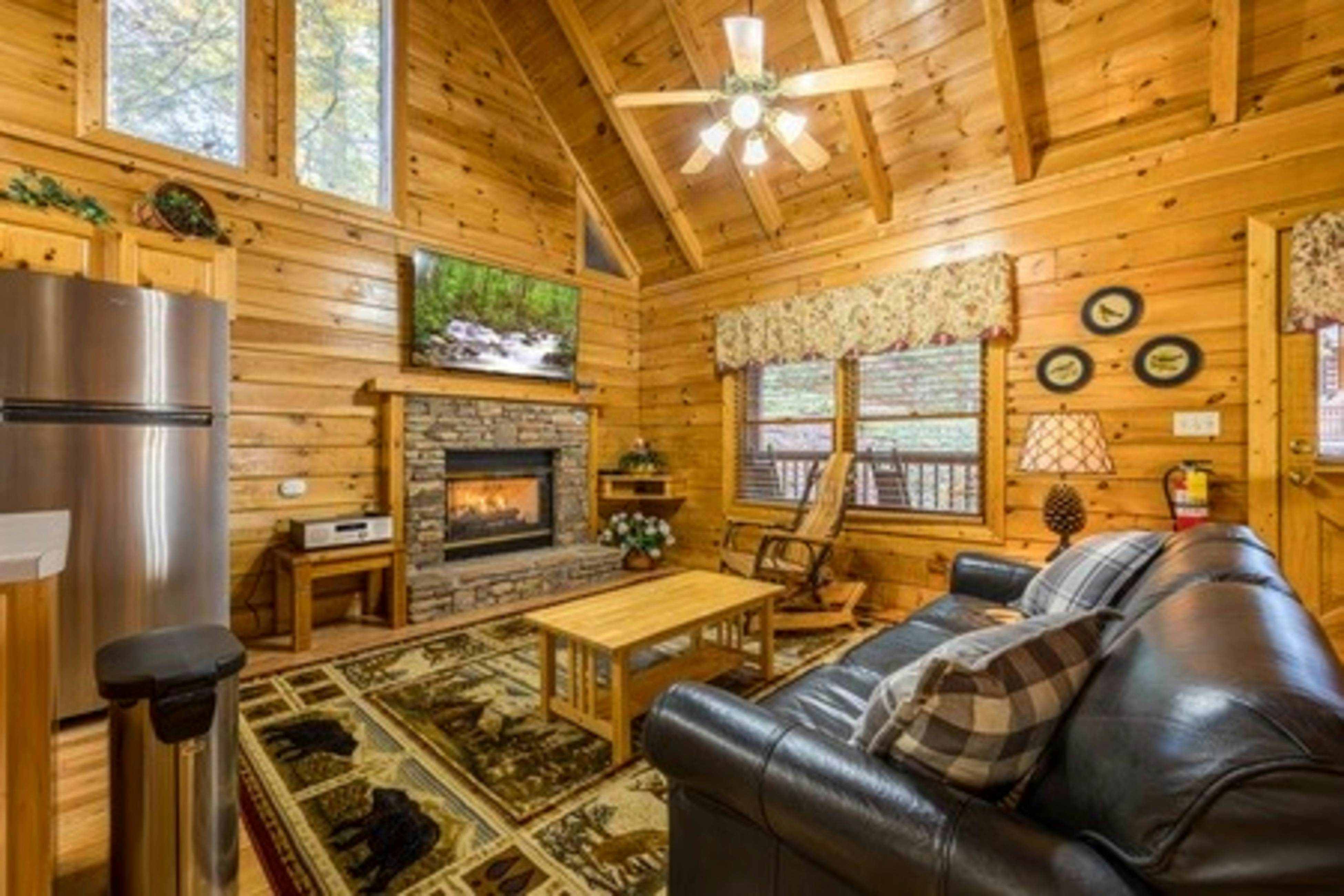 Cozy Log Cabin, Sleeps 4・ Hot Tub・Grill・Game Room
