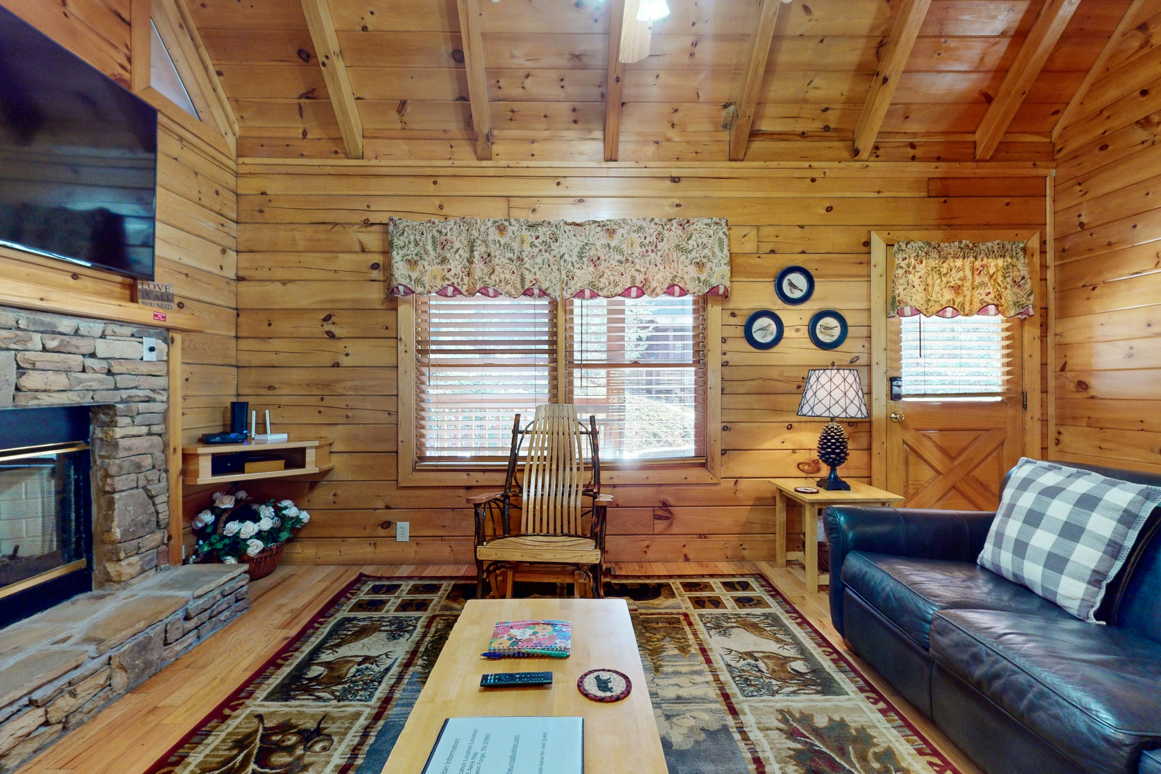 Cozy Log Cabin, Sleeps 4・Hot Tub・Grill・Game Room