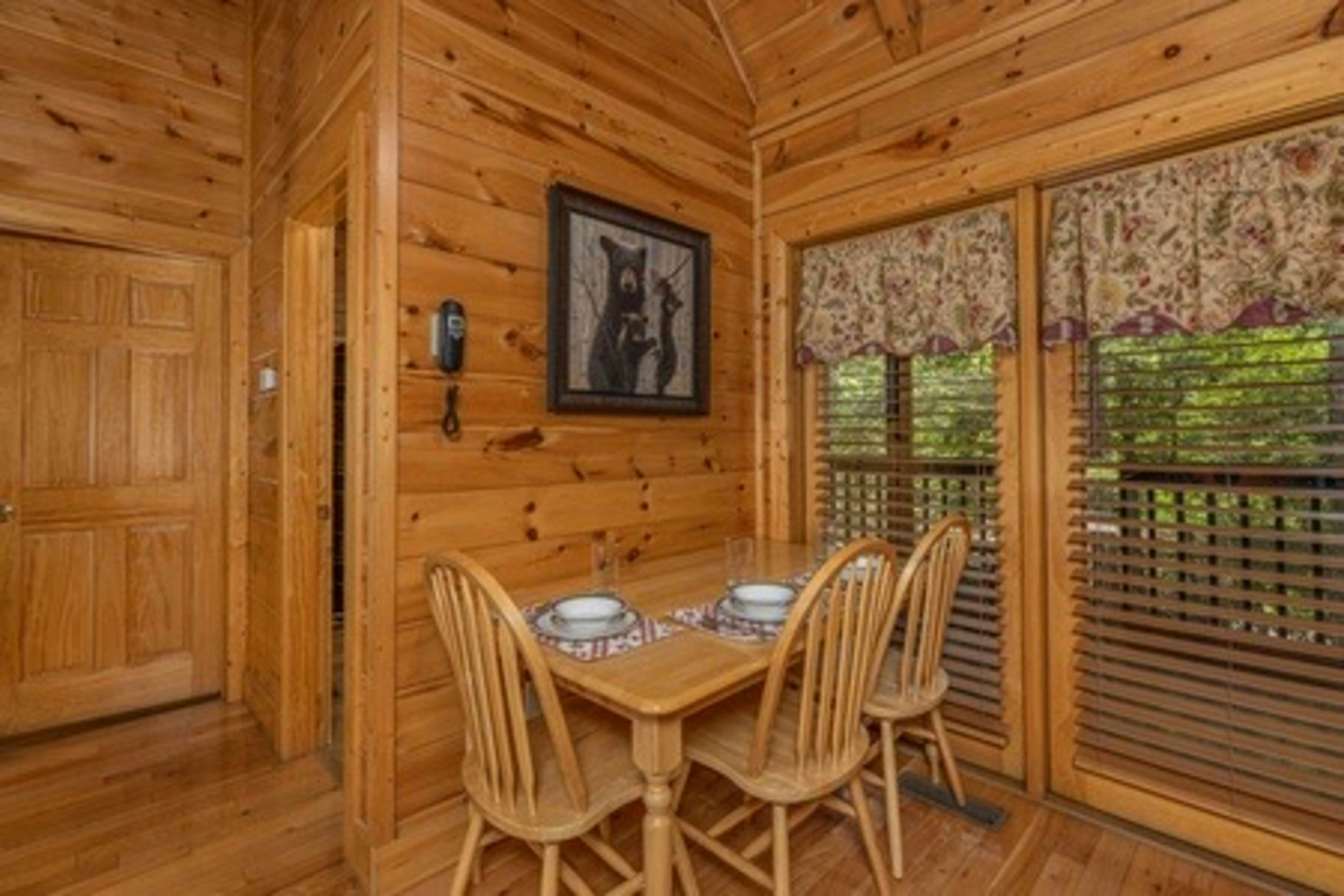 Cozy Log Cabin, Sleeps 4・Hot Tub・Grill・Game Room