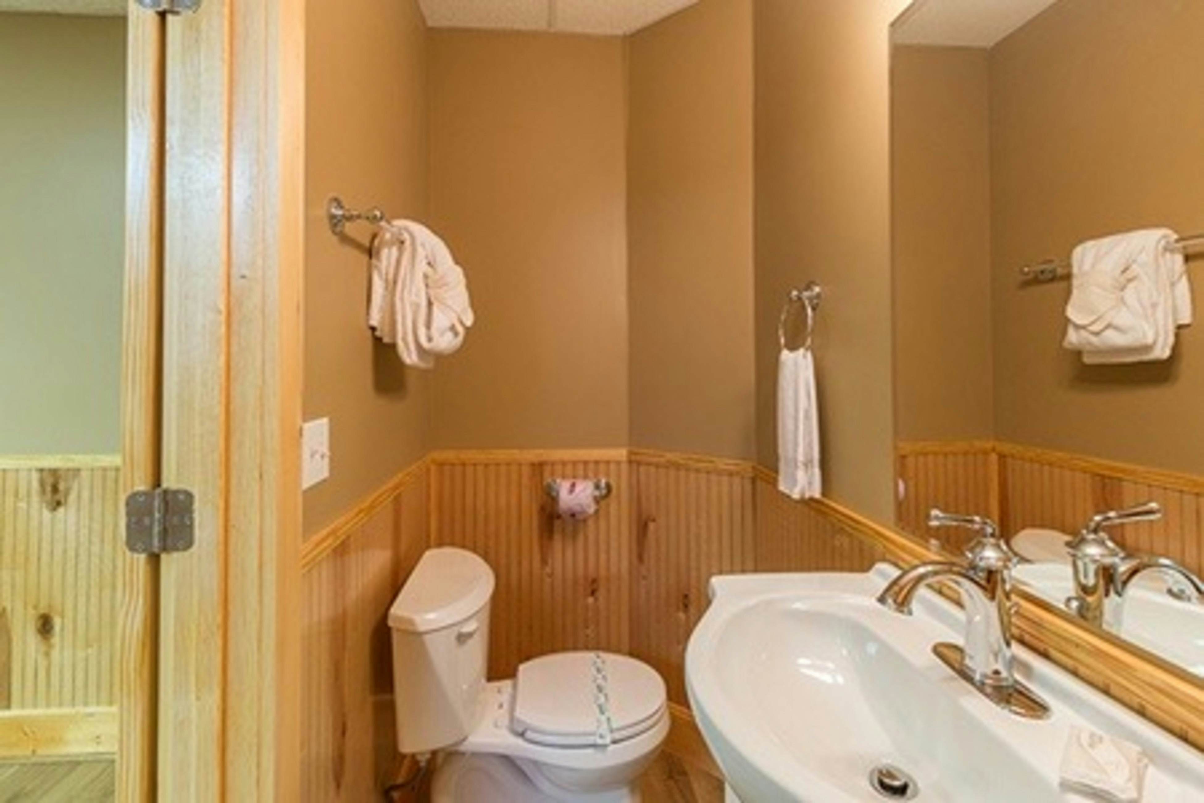 Cozy Log Cabin, Sleeps 4・Hot Tub・Grill・Game Room