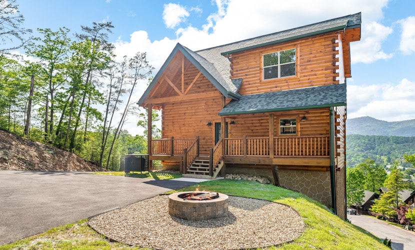 Luxe Cabin, Sleeps 14・Pool・Hot Tub・Theater Room