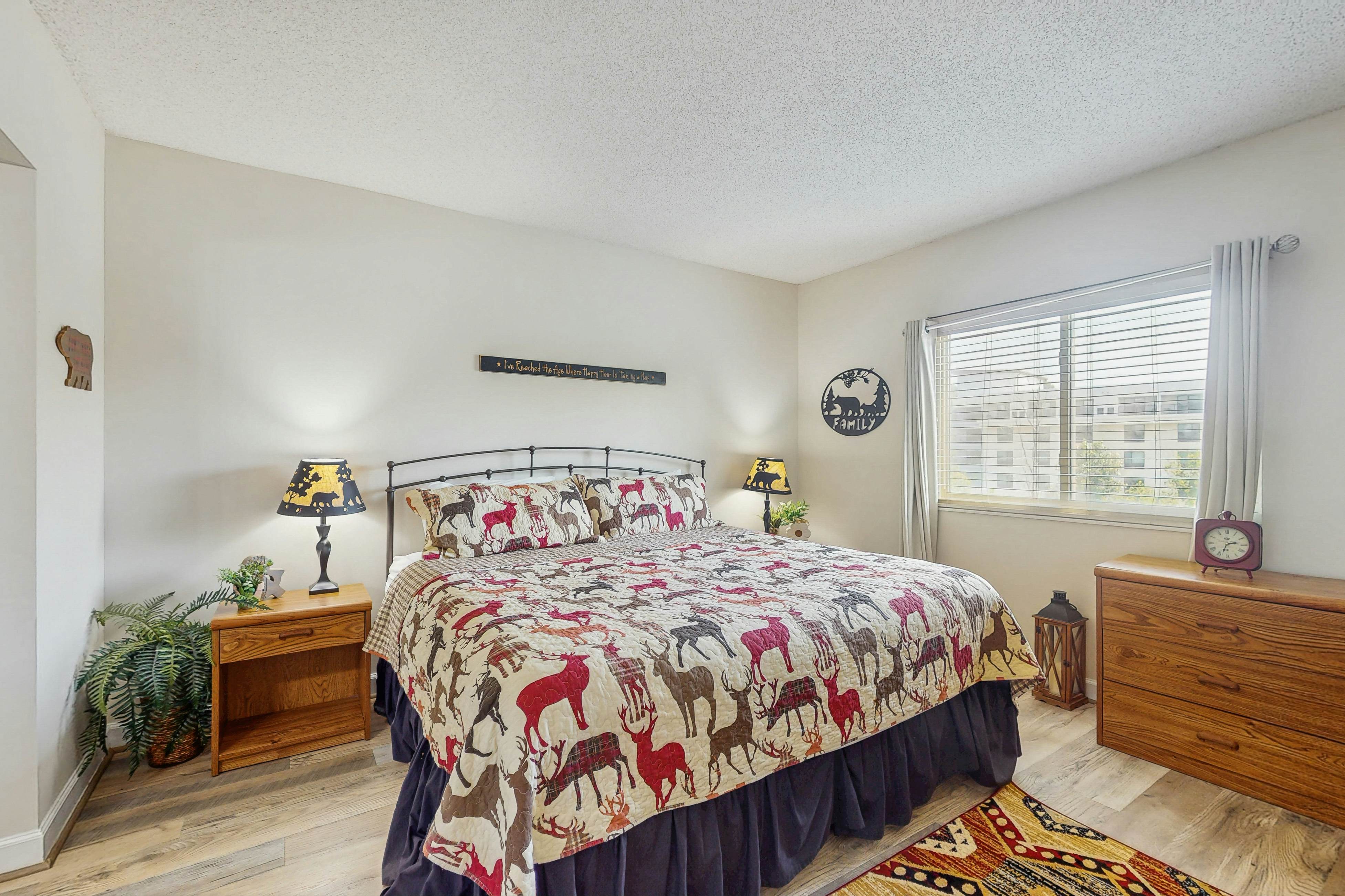 Delightful condo with shared pool, balcony & picnic area