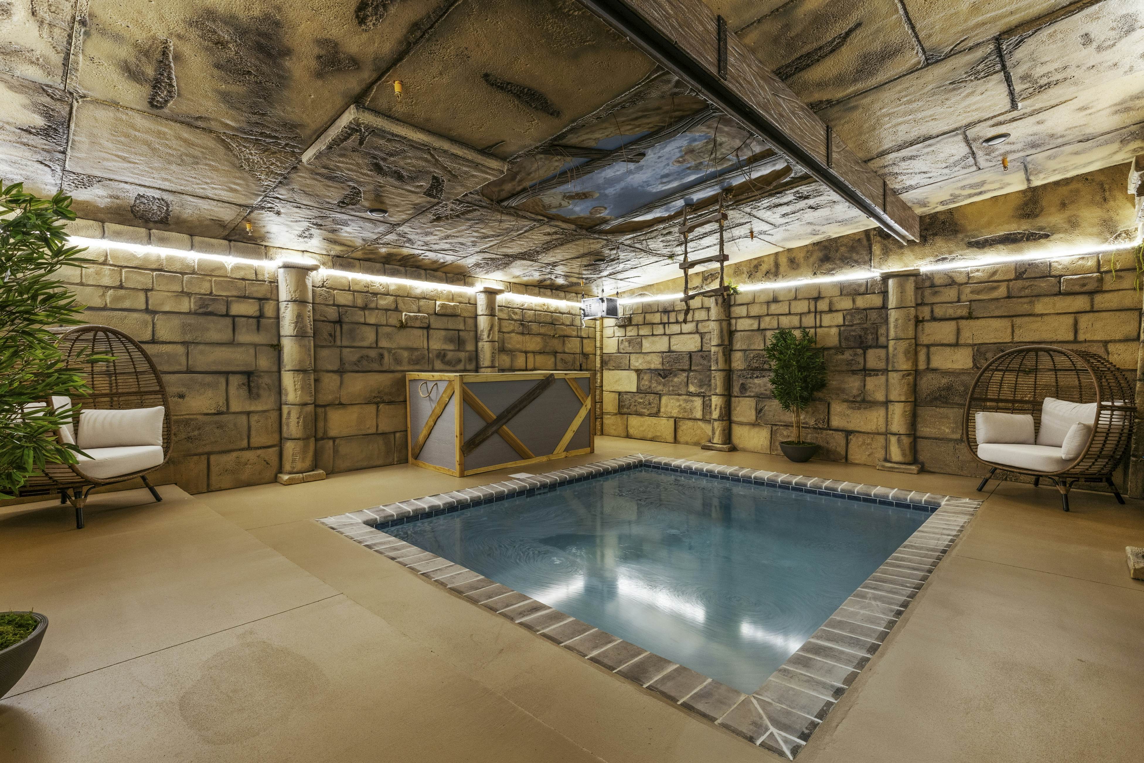 Movie Fanatic Home, Sleep 28・Hot Tub・Theater・Games