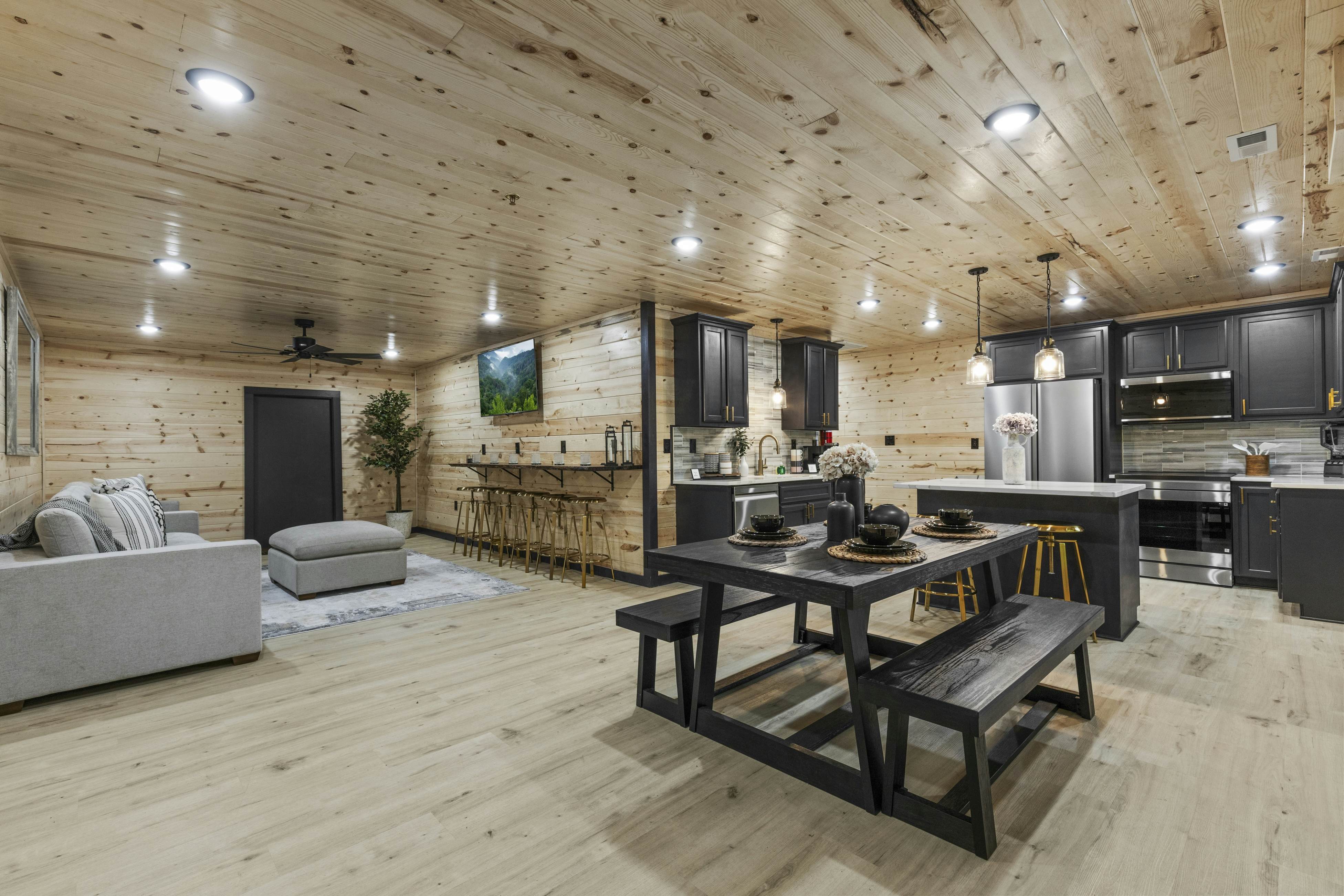 Movie Fanatic Home, Sleep 28・Hot Tub・Theater・Games