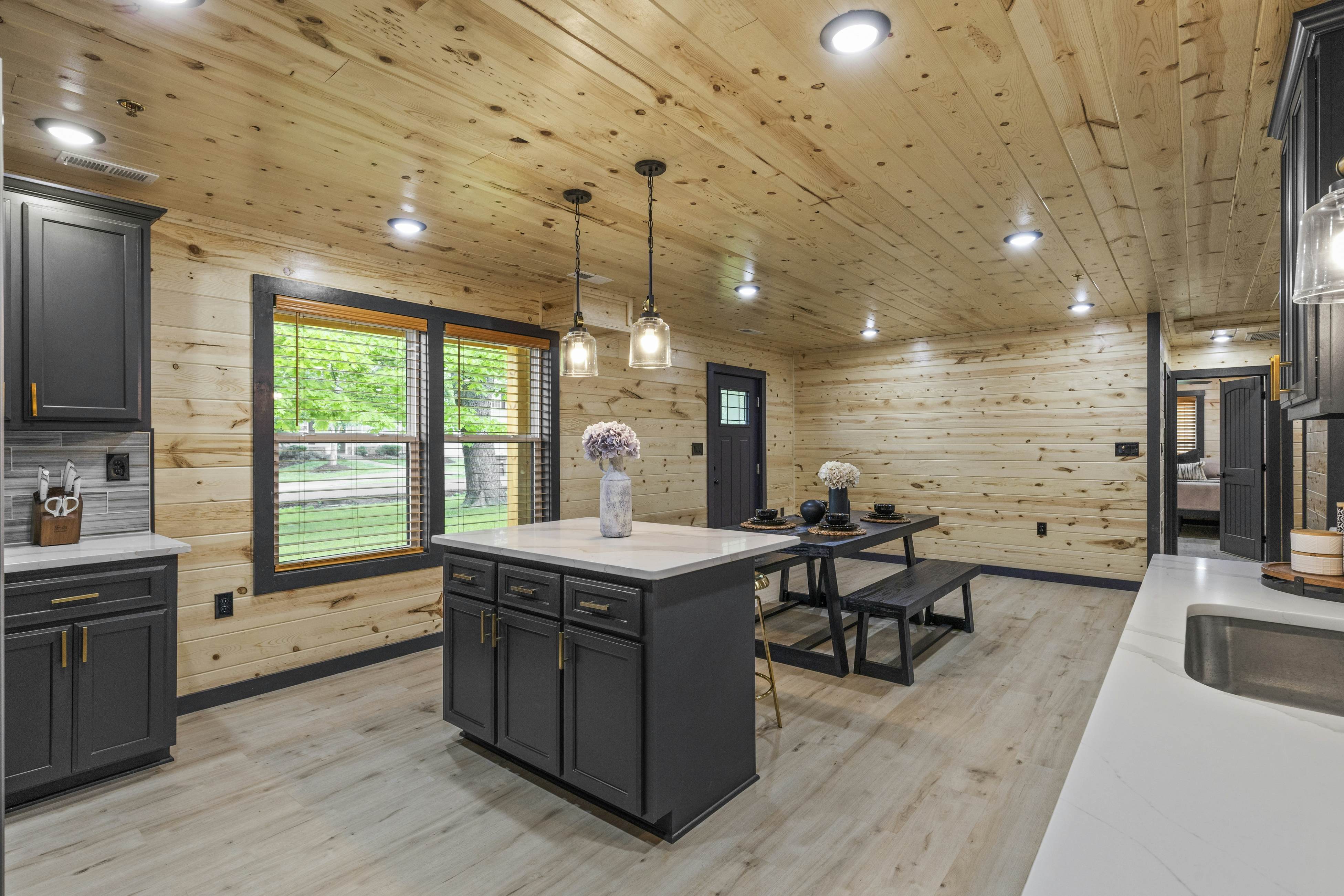 Movie Fanatic Home, Sleep 28・Hot Tub・Theater・Games