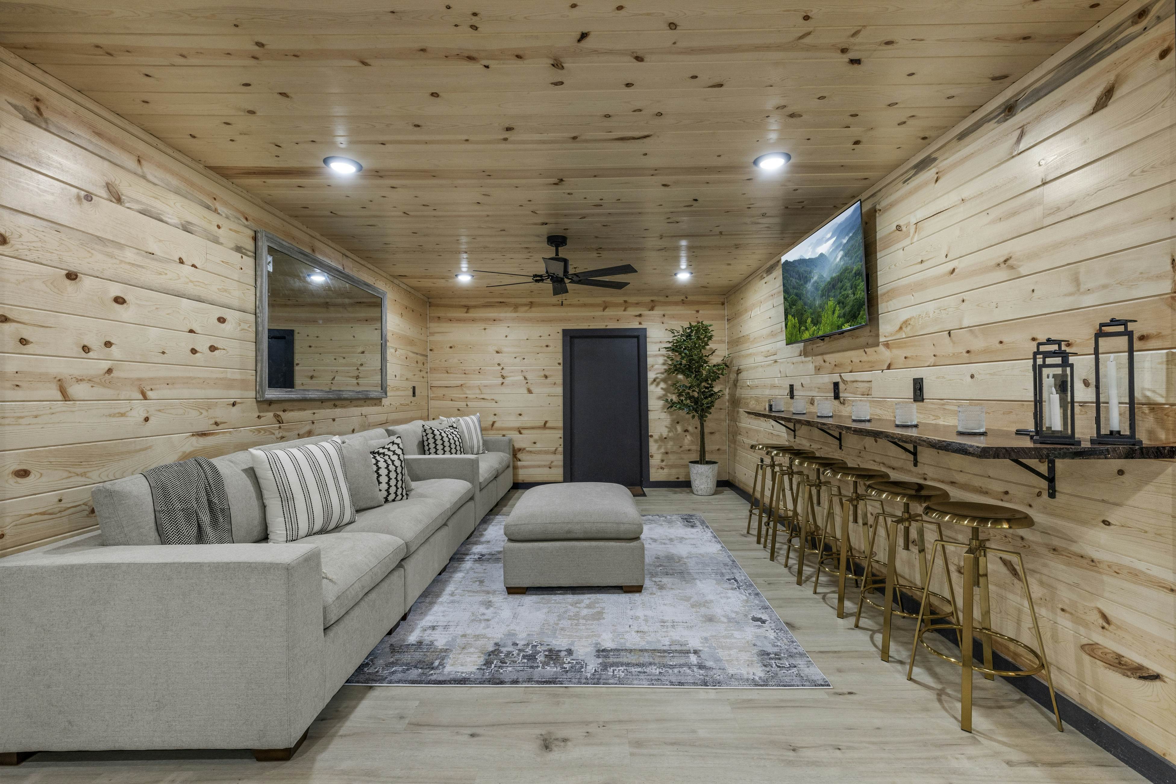 Movie Fanatic Home, Sleep 28・Hot Tub・Theater・Games