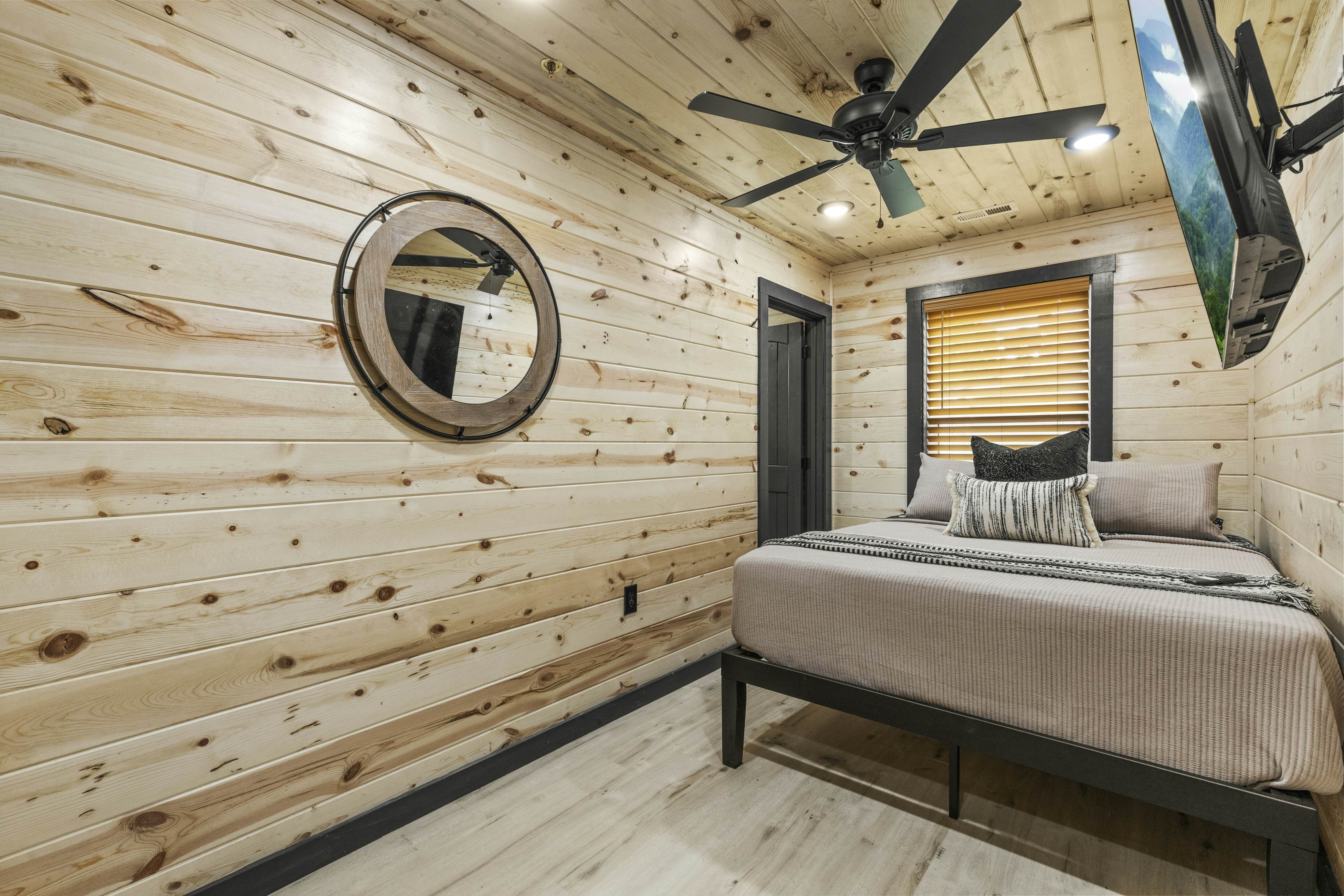 Movie Fanatic Home, Sleep 28・Hot Tub・Theater・Games