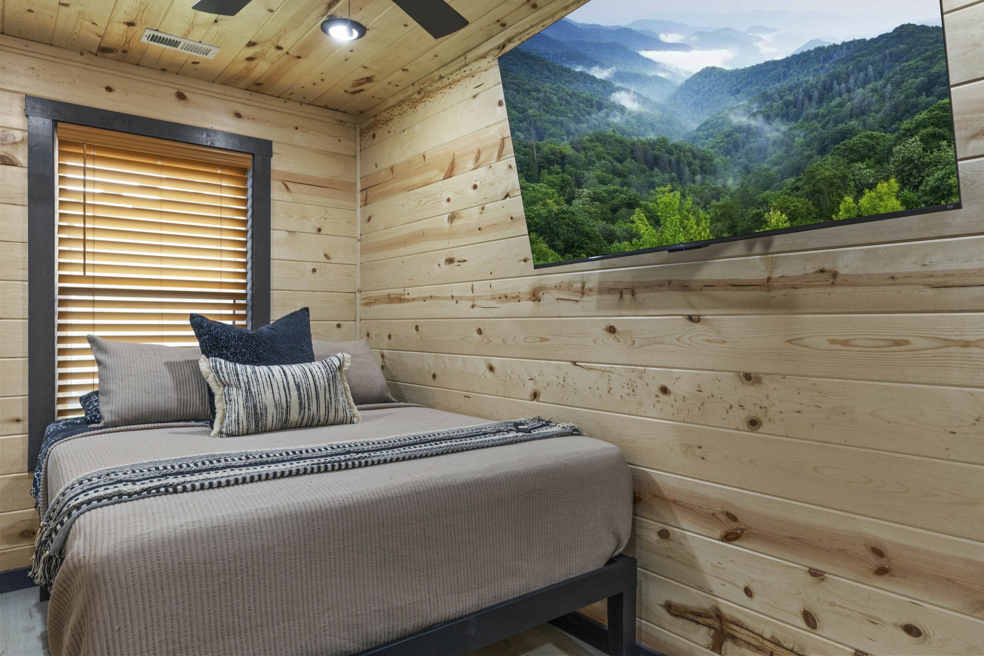 Movie Fanatic Home, Sleep 28・Hot Tub・Theater・Games