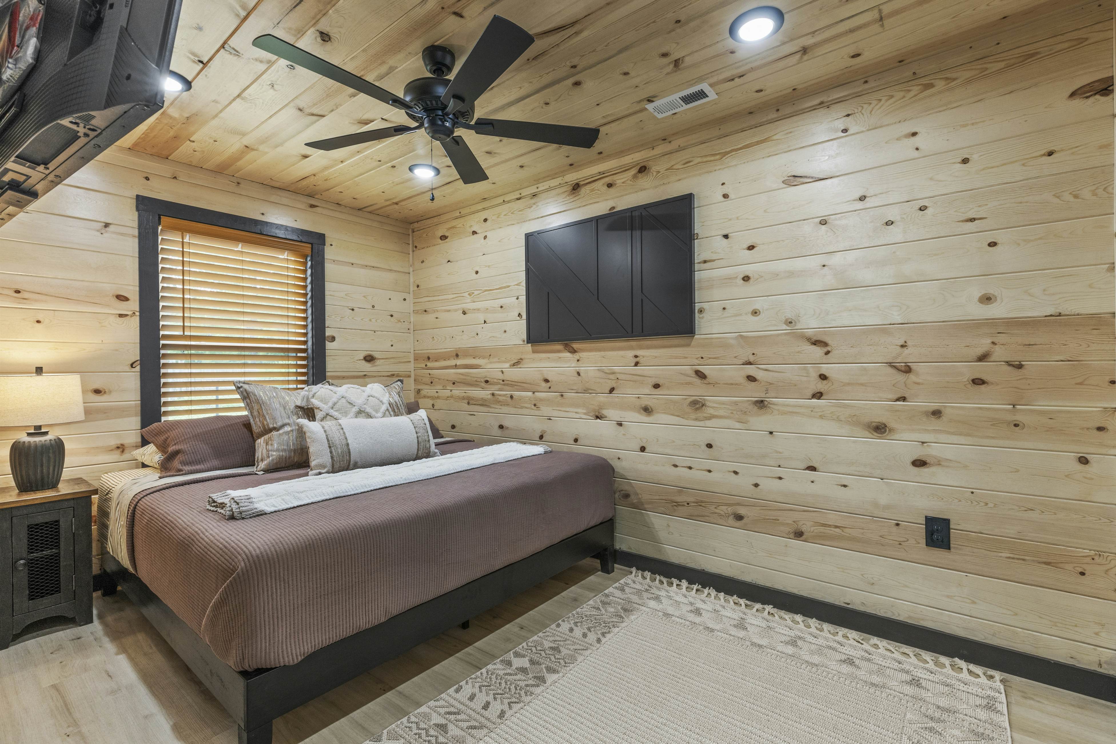 Movie Fanatic Home, Sleep 28・Hot Tub・Theater・Games