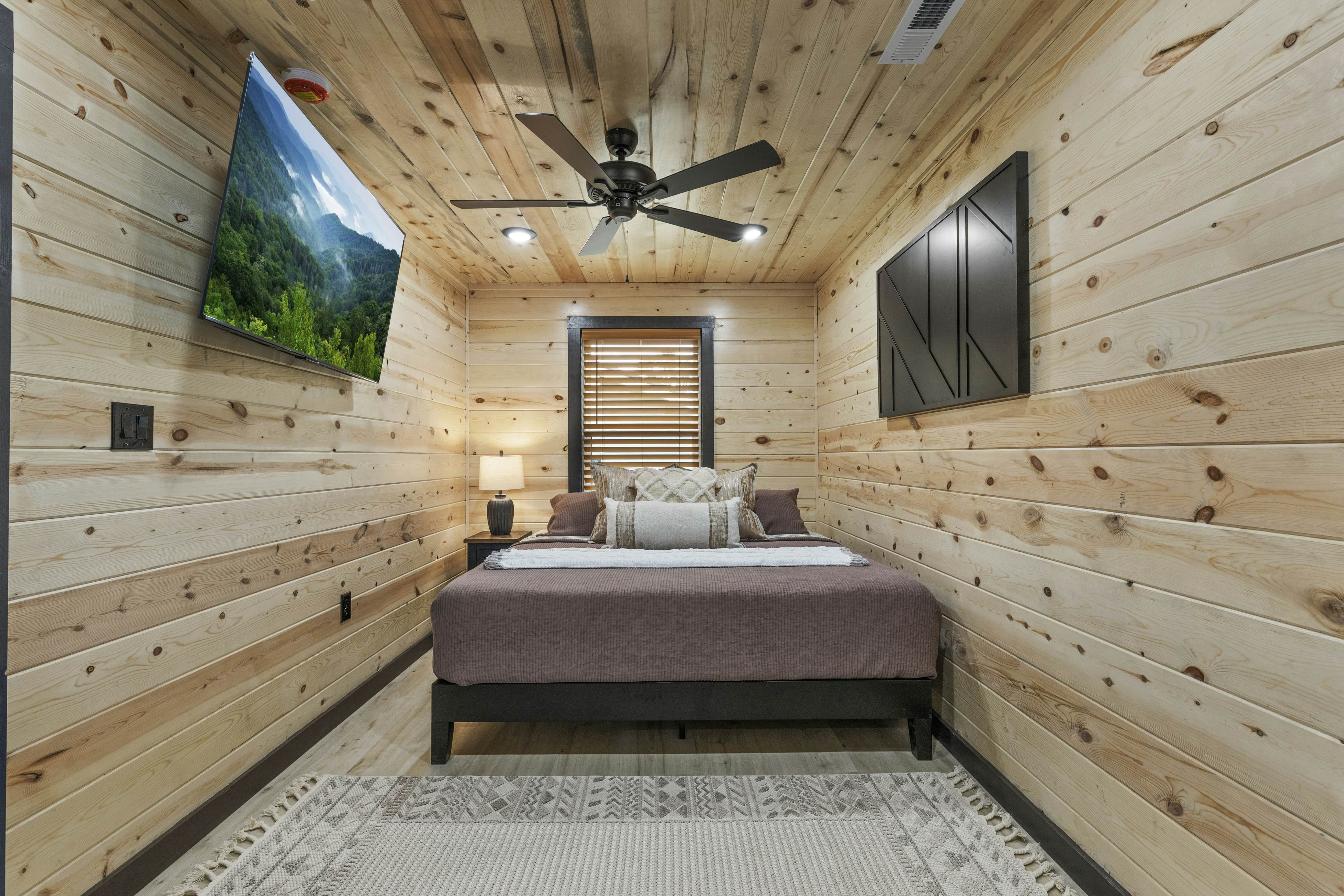 Movie Fanatic Home, Sleep 28・Hot Tub・Theater・Games