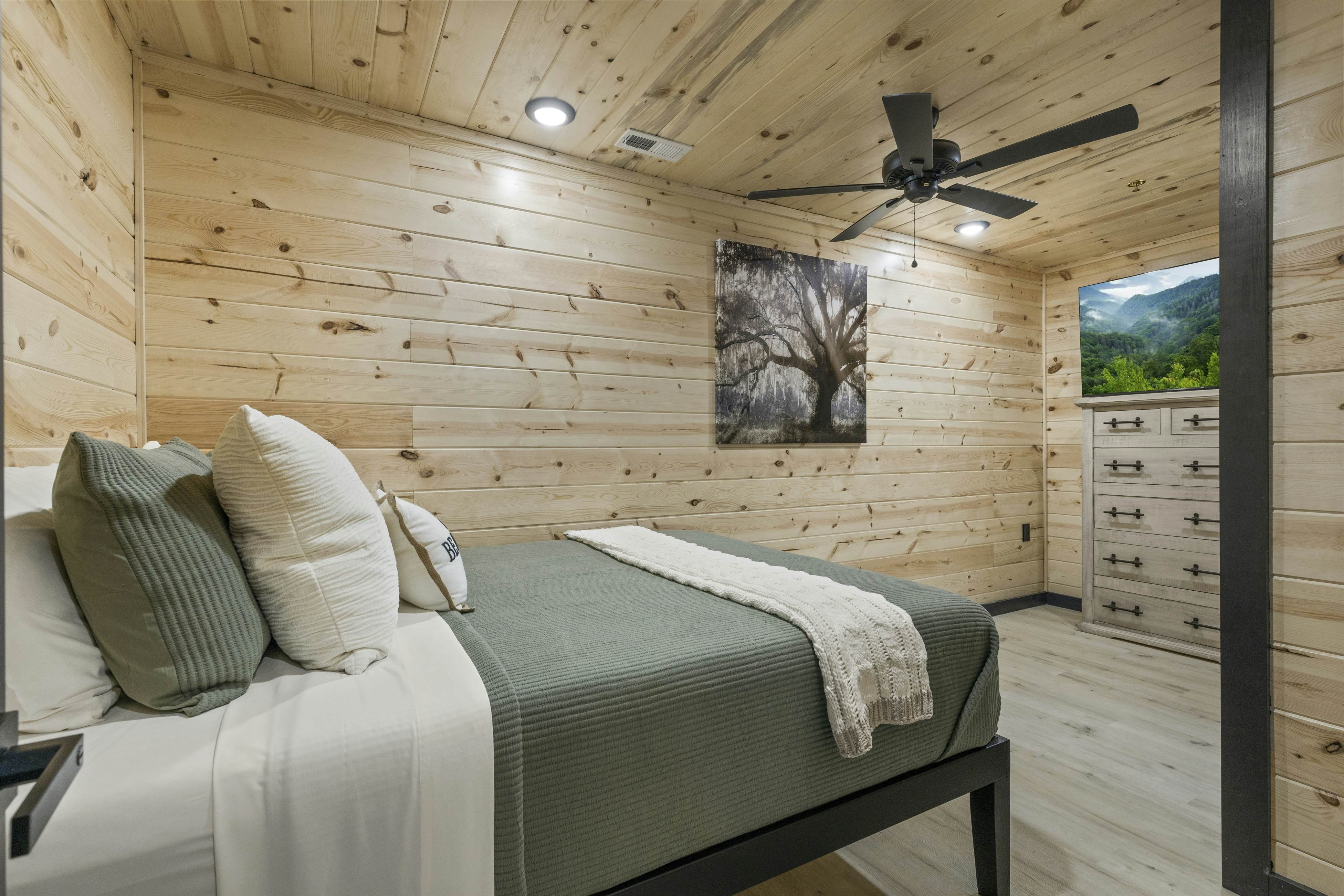 Movie Fanatic Home, Sleep 28・Hot Tub・Theater・Games