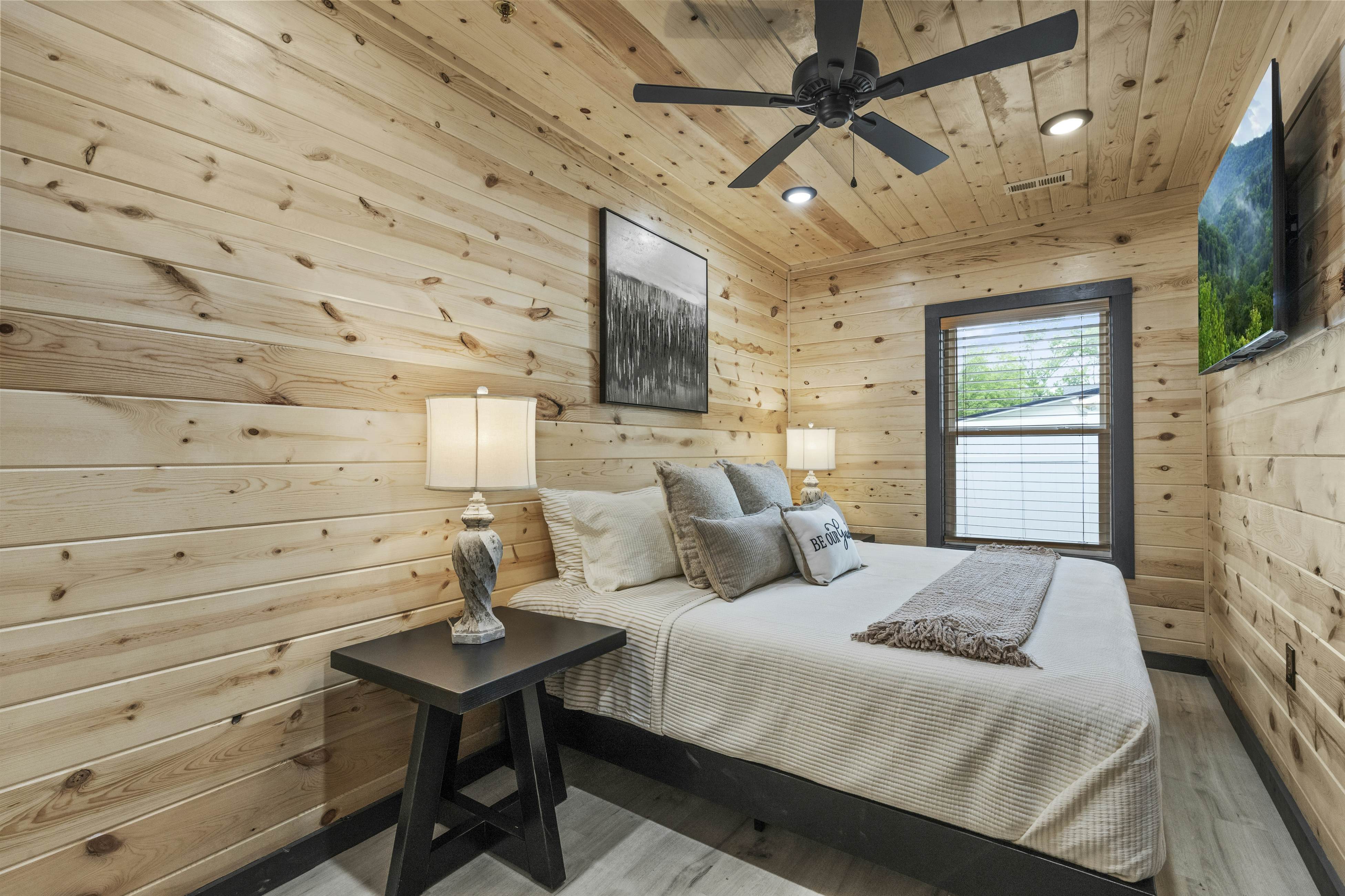 Movie Fanatic Home, Sleep 28・Hot Tub・Theater・Games