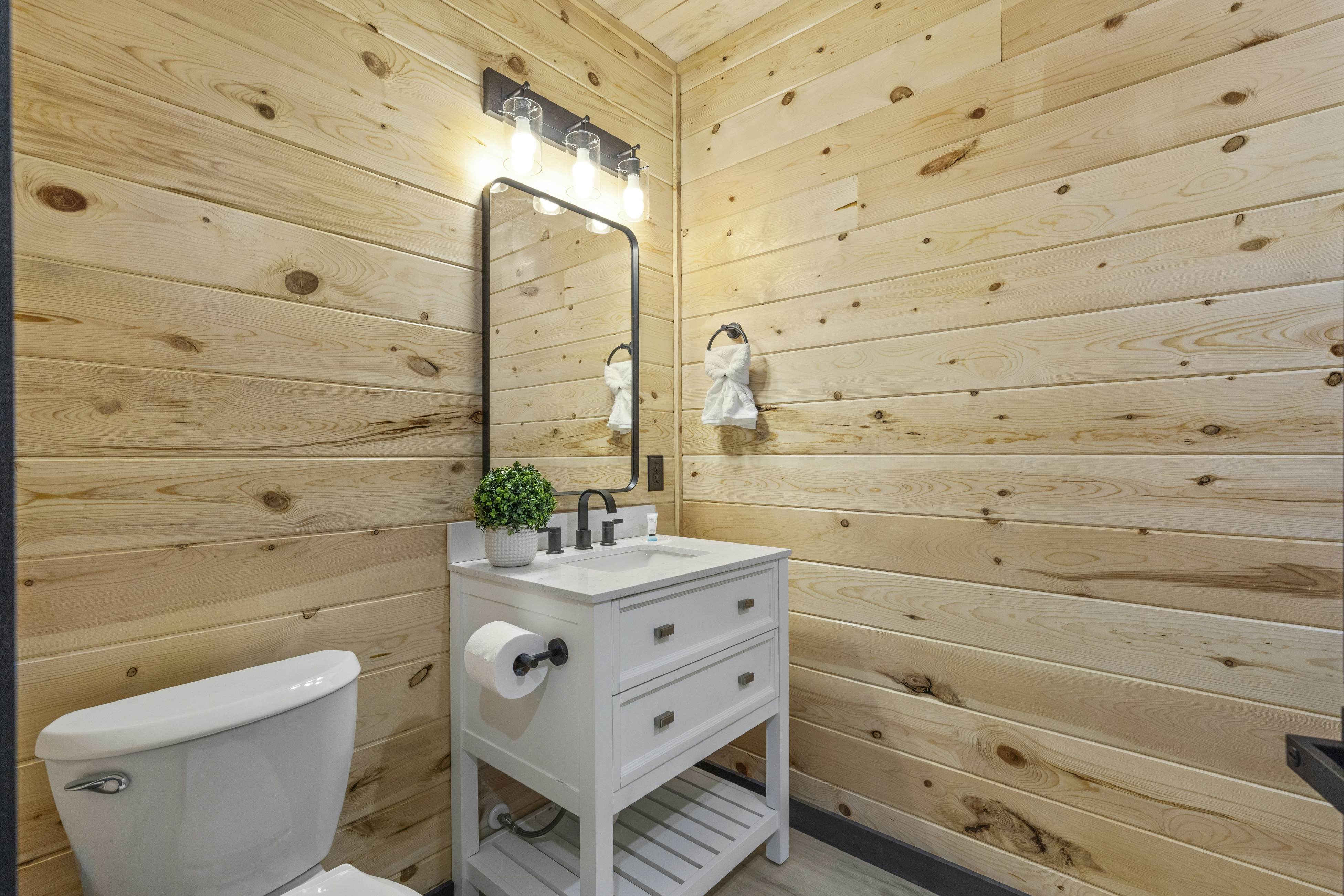 Movie Fanatic Home, Sleep 28・Hot Tub・Theater・Games