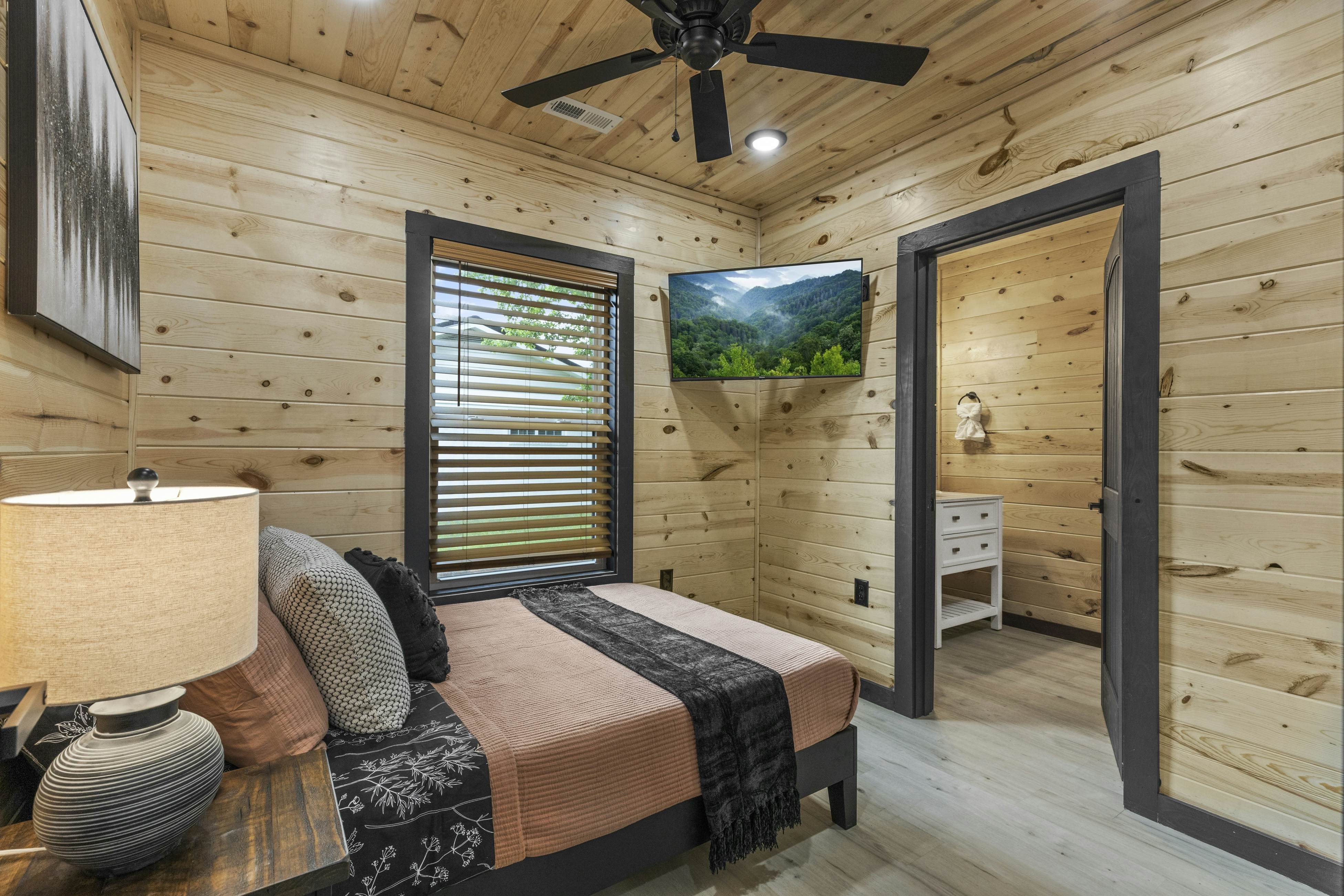 Movie Fanatic Home, Sleep 28・Hot Tub・Theater・Games