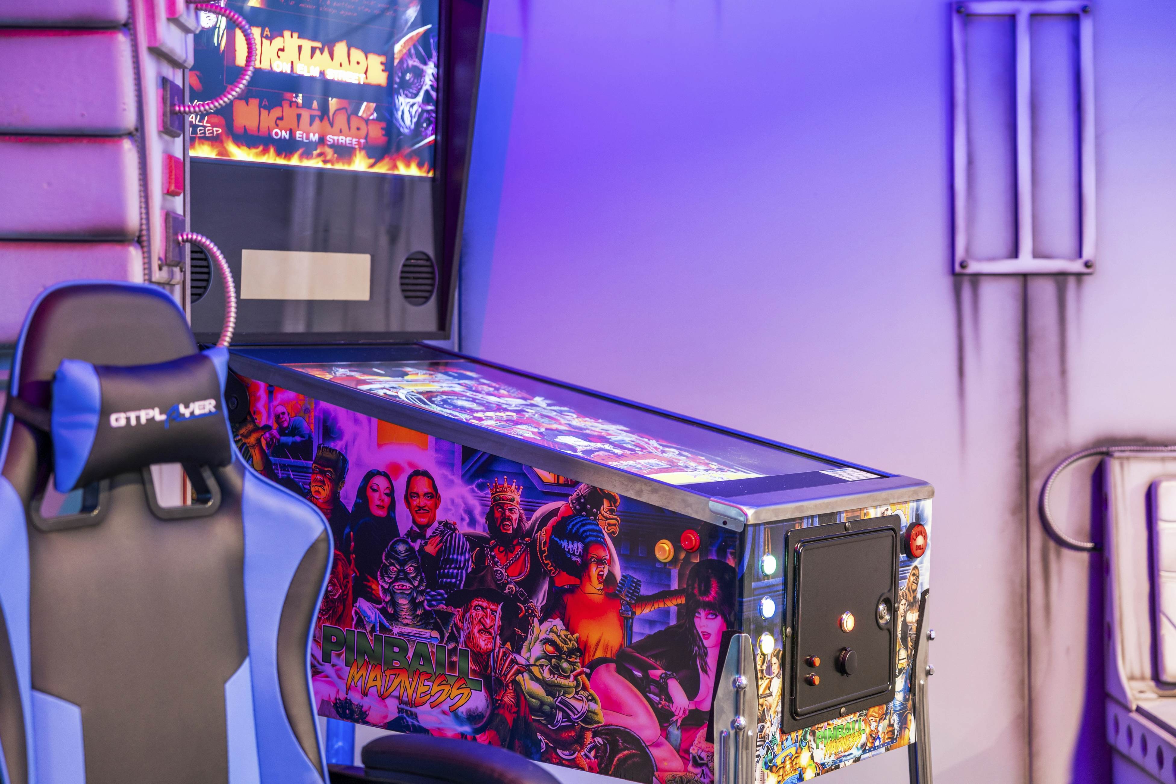 Movie Fanatic Home, Sleep 28・Hot Tub・Theater・Games