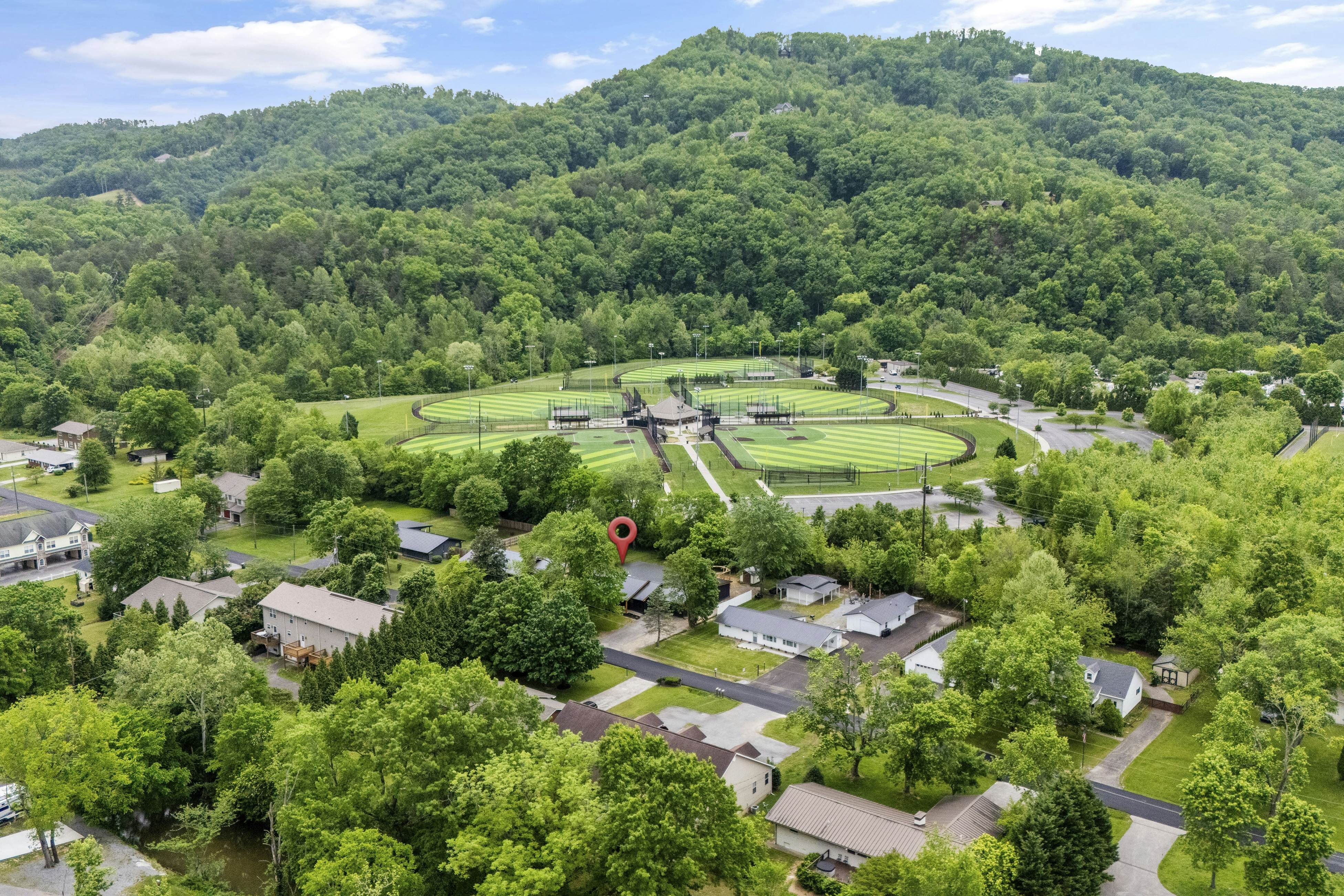 Movie Fanatic Home, Sleep 28・Hot Tub・Theater・Games