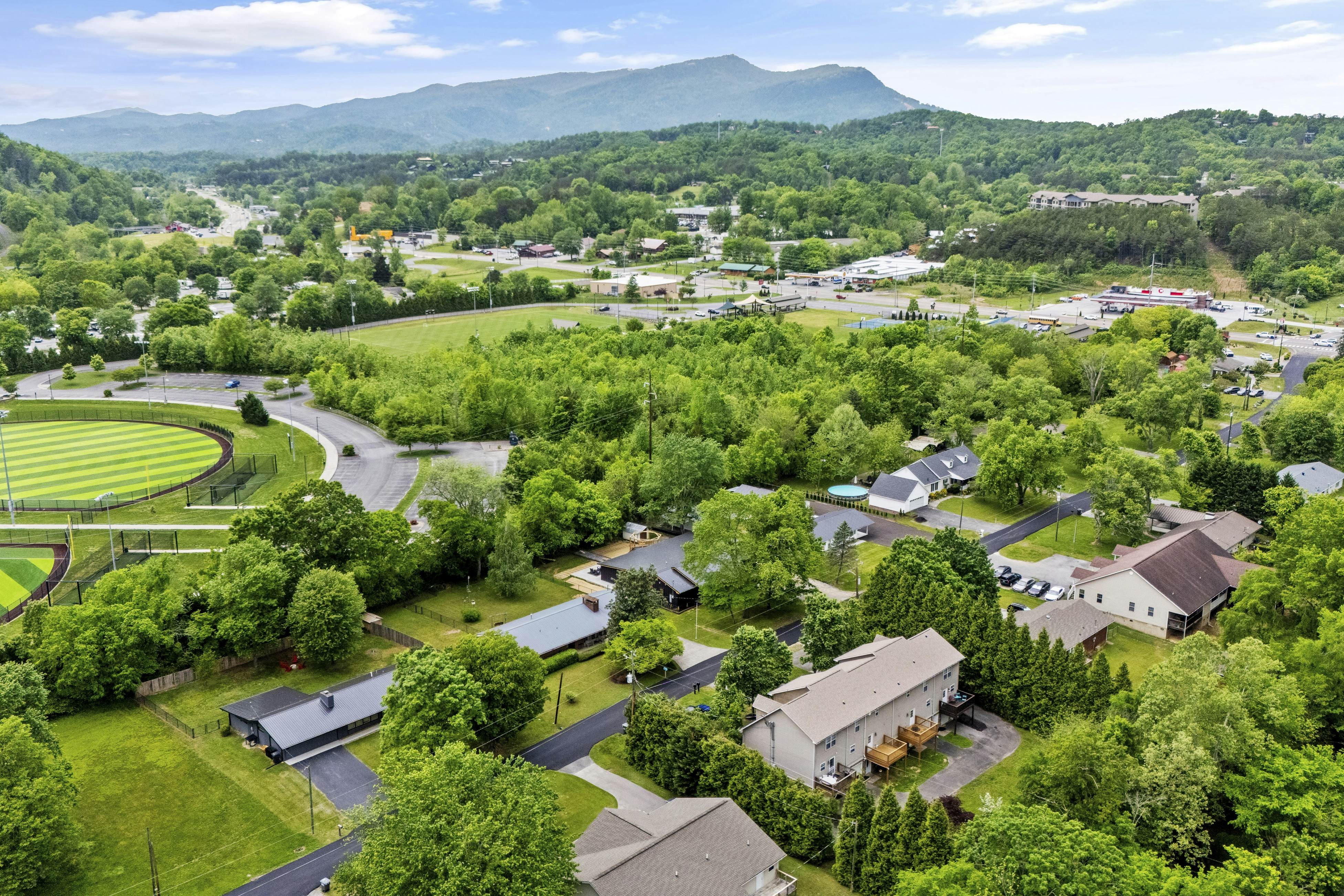 Movie Fanatic Home, Sleep 28・Hot Tub・Theater・Games