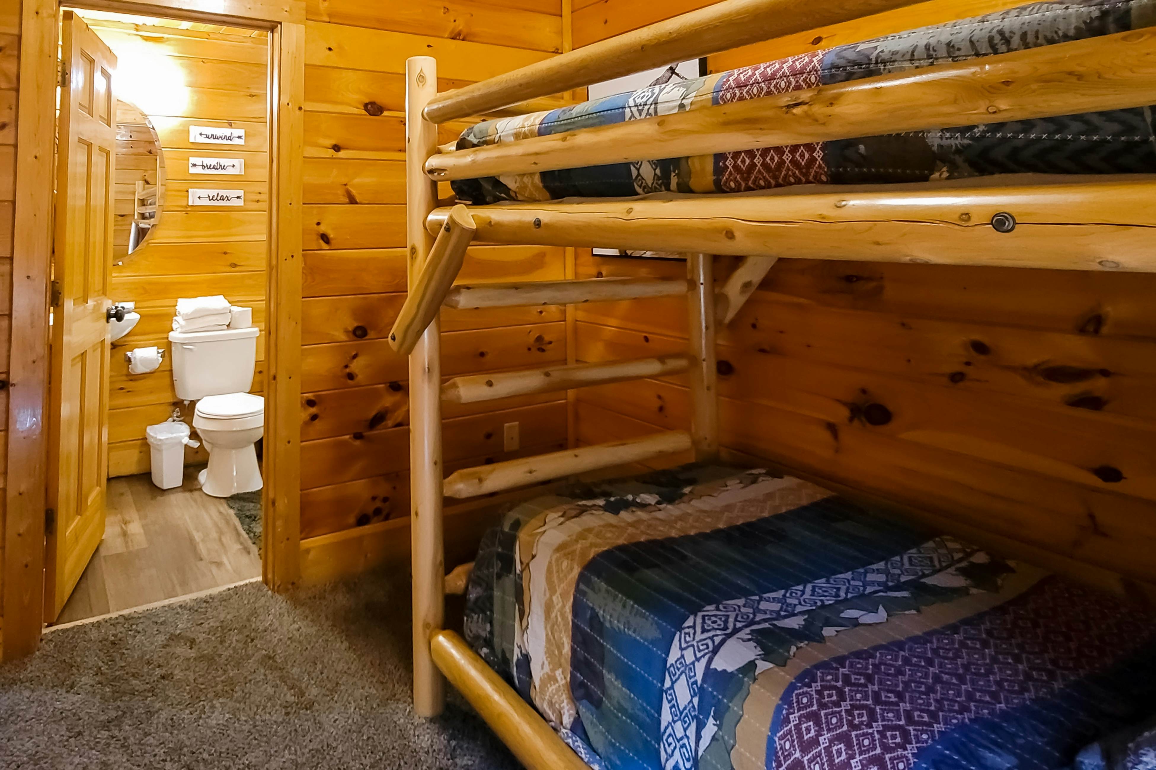 Spacious cabin w/ hot tub, game room, and fireplace-near Pigeon Forge fun